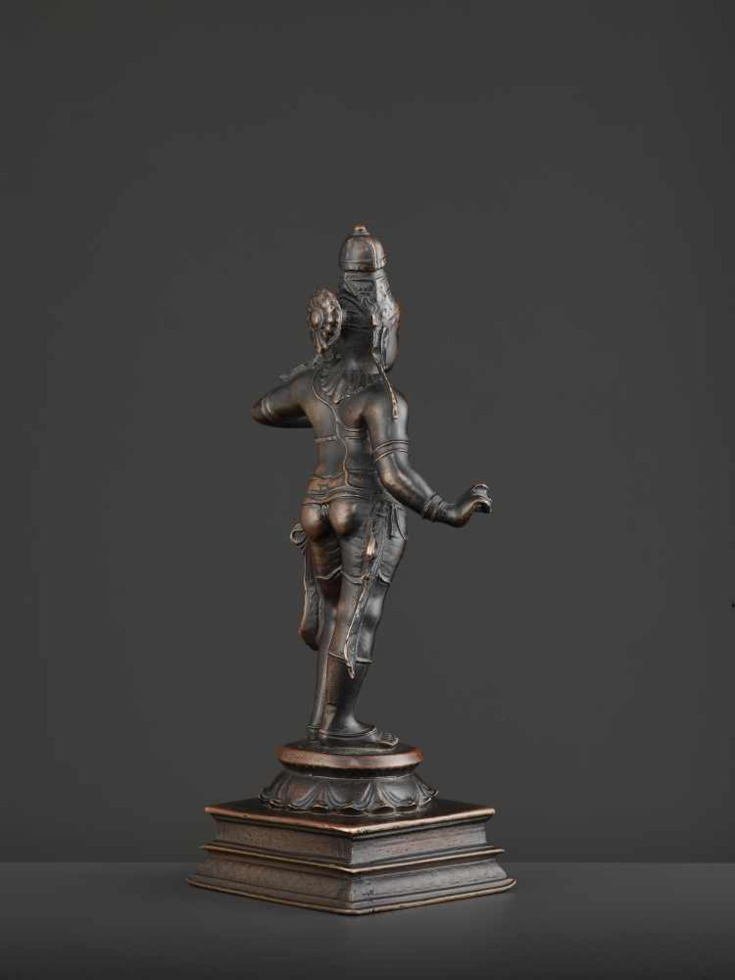 A TRIBANGHA KRISHNA BRONZE 16TH Southern India, Tamil Nadu, 16th-17th century. The masterfully - Image 7 of 11