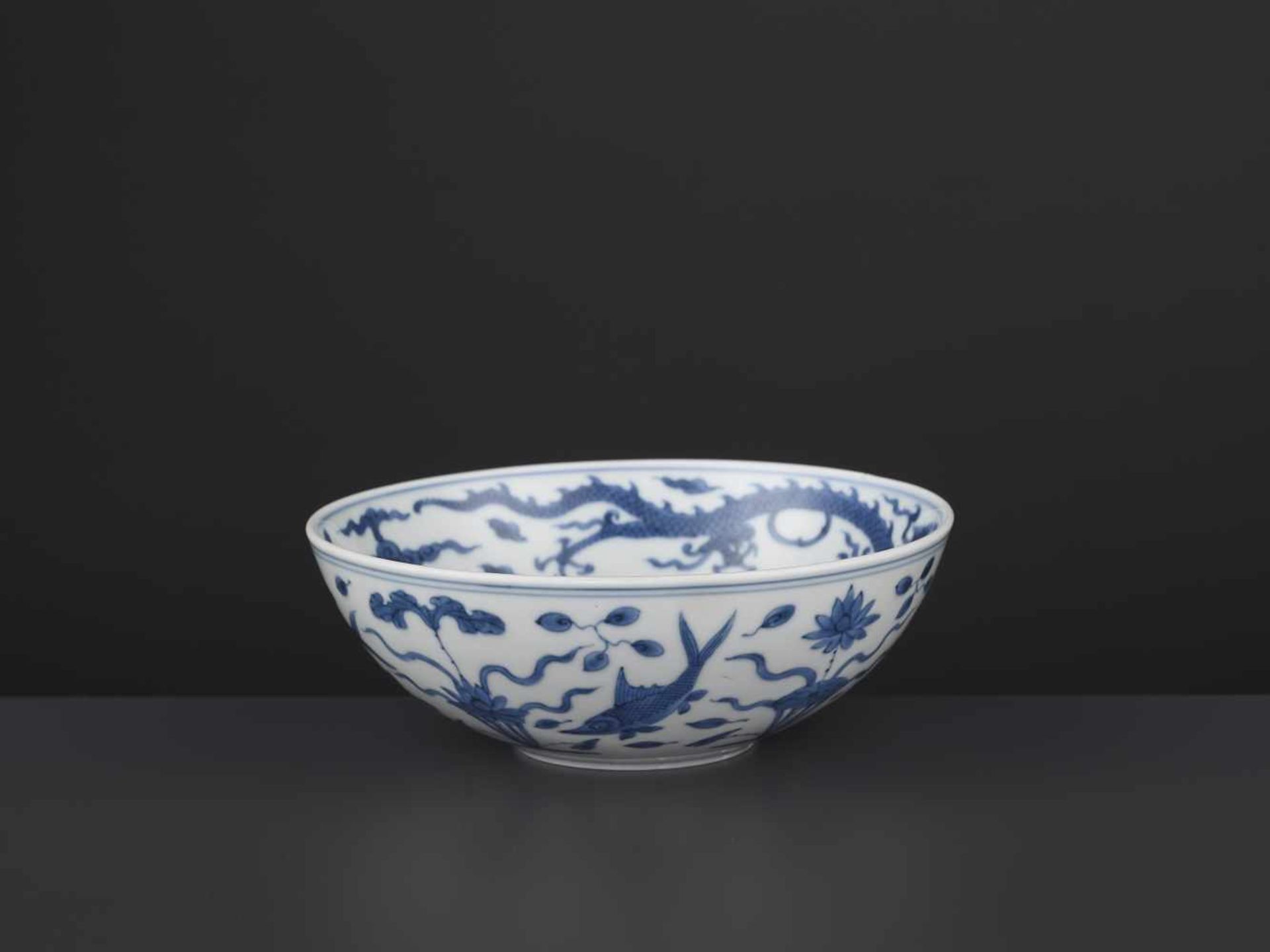 A JIAJING MARK & PERIOD ‘REBUS’ BOWL China, 1522-1566. Freely painted in shaded tones of cobalt with - Bild 6 aus 14