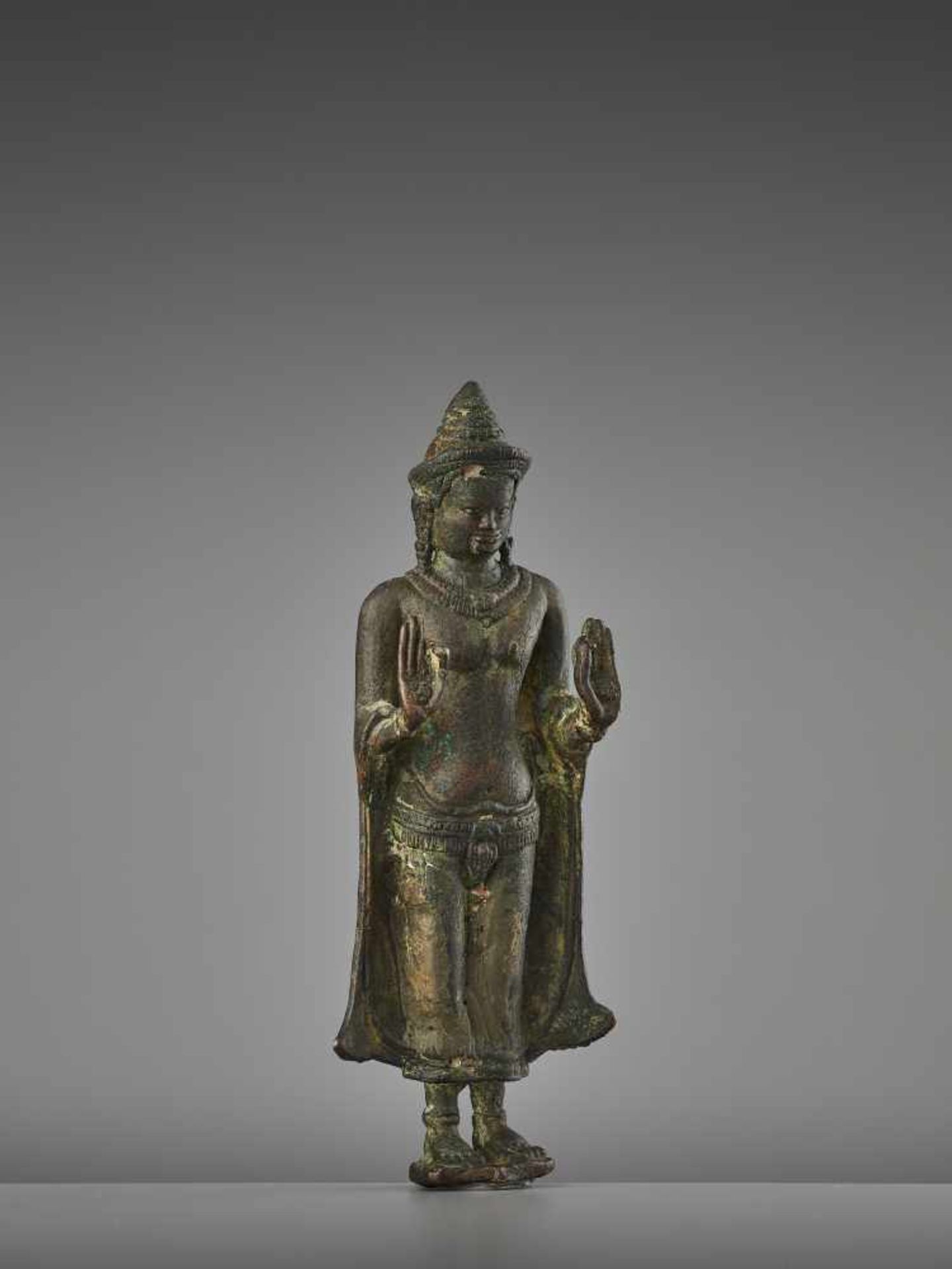 A KHMER LOPBURI BRONZE BUDDHAThailand, 13th century. The neatly cast figure with fine incisions - Image 6 of 8
