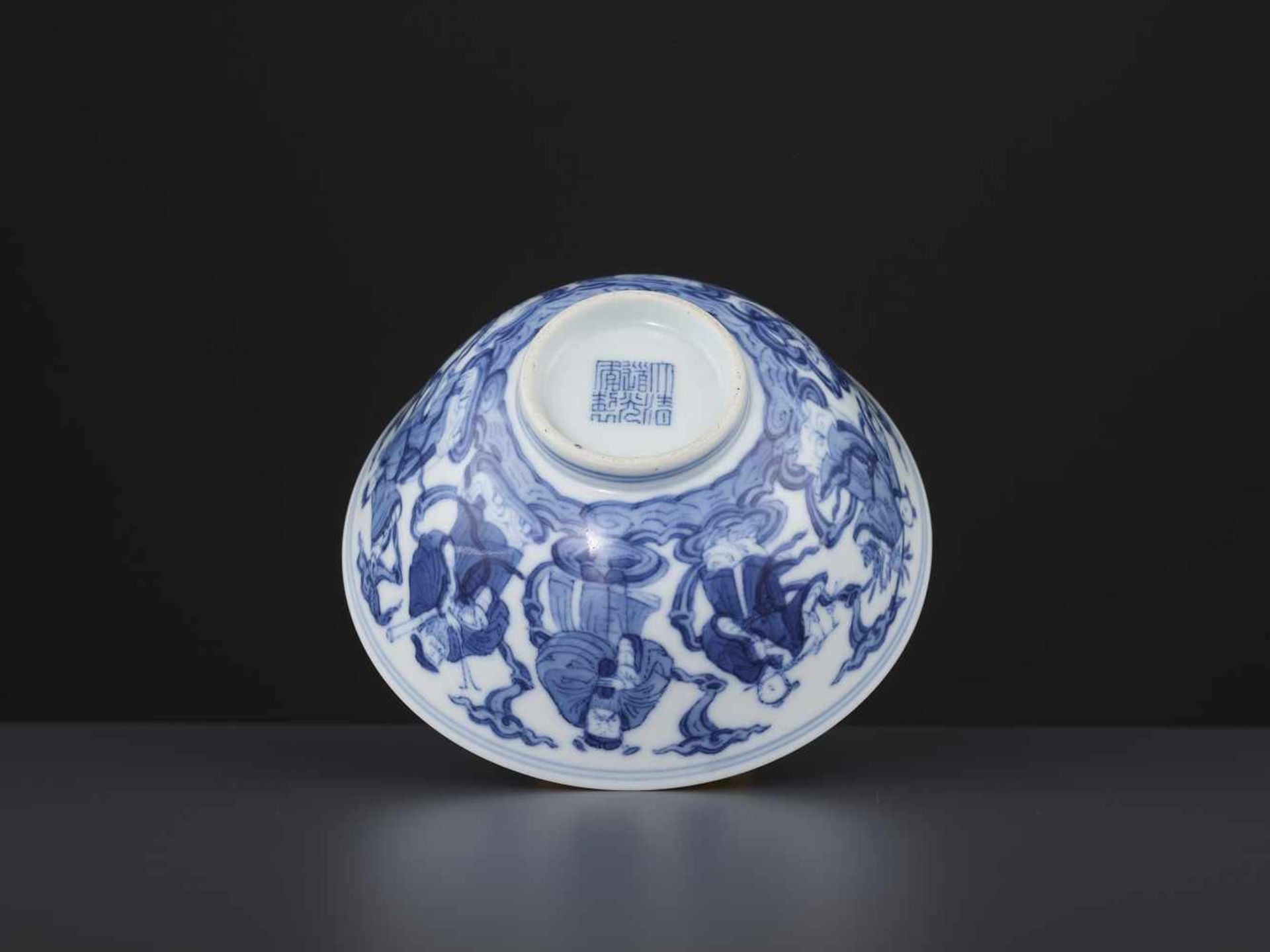 A DAOGUANG MARK AND PERIOD BOWLChina, 1821-1850. Depiction of the Eight Daoist Immortals. The base - Image 7 of 8