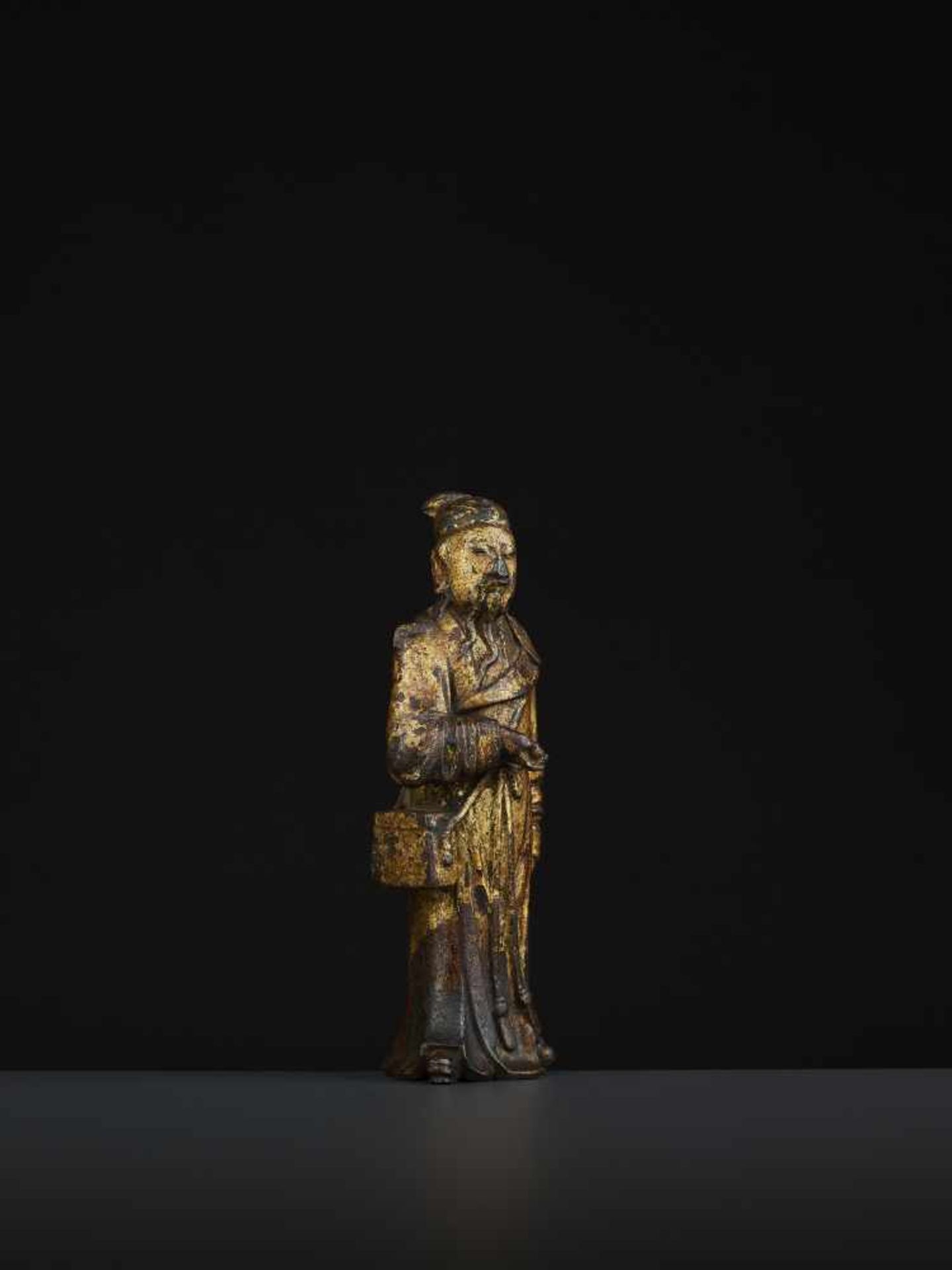 A MING DAOIST IMMORTAL BRONZEChina 16th - 17th century. The bronze with a rich gold lacquer coating. - Image 7 of 10
