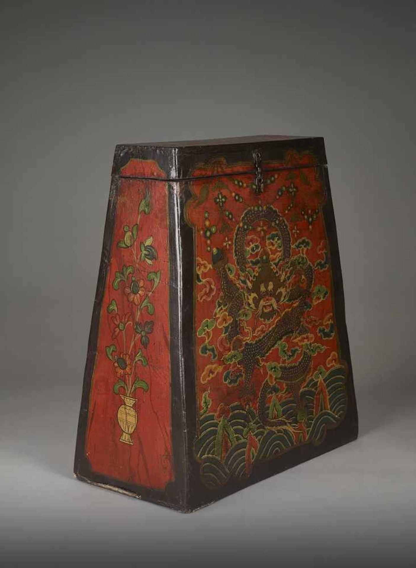 A WOOD & LACQUER SCROLL BOX, QINGChina, 19th century. Fine painting with a confronting five-clawed