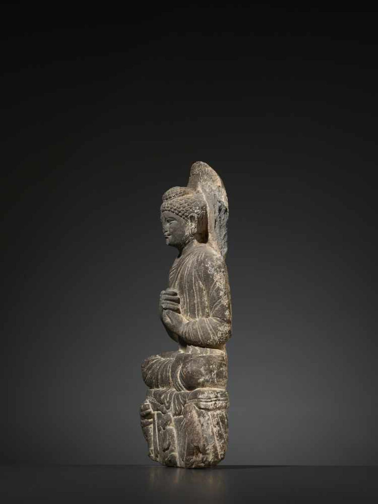 A RARE GANDHARA STATUE OF BUDDHAAncient region of Gandhara, Kushan period, 2nd/3rd Century. - Image 4 of 9