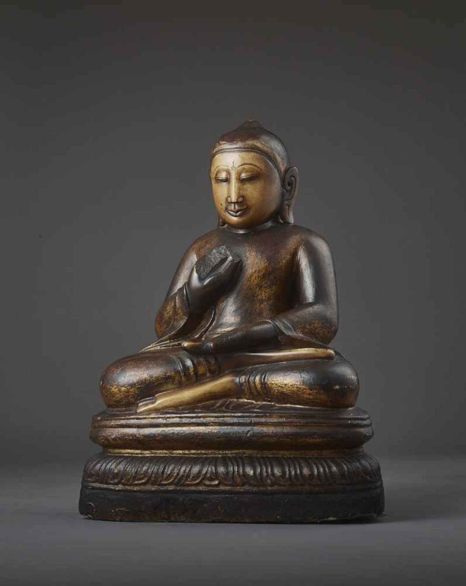 AN EARLY BURMESE MARBLE BUDDHAMyanmar, 17th - early 18th century. Shan style. Serene portrayal of - Image 2 of 6