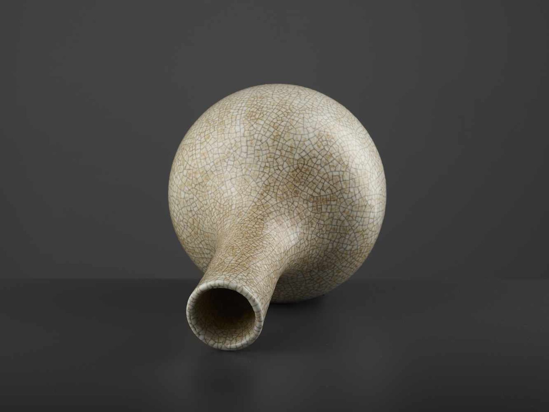 A GE TIANQIUPING, QING DYNASTYChina, 19th century. The heavy vase covered with a grayish white - Image 3 of 6