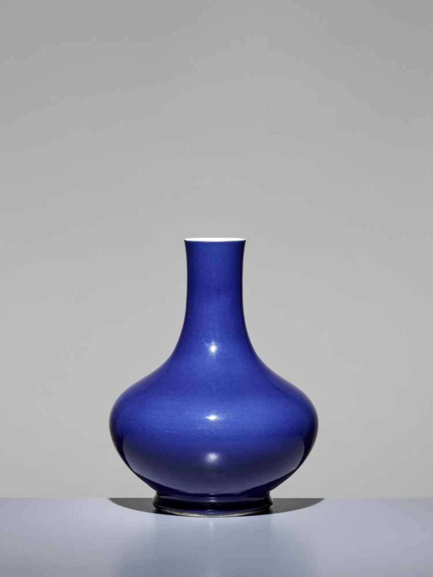 A QIANLONG MARK & PERIOD TIANQIUPINGChina, 1736-1795. The monochrome vase completely covered by an - Image 7 of 7