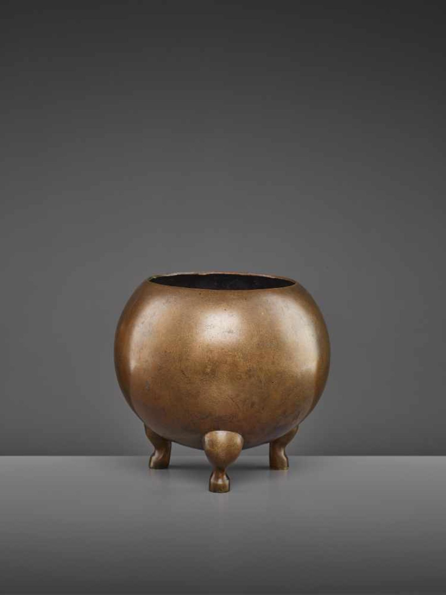 A RARE TRIPOD CENSER EARLY QINGChina, late 17th-earlier 18th century. The large vessel of simple yet