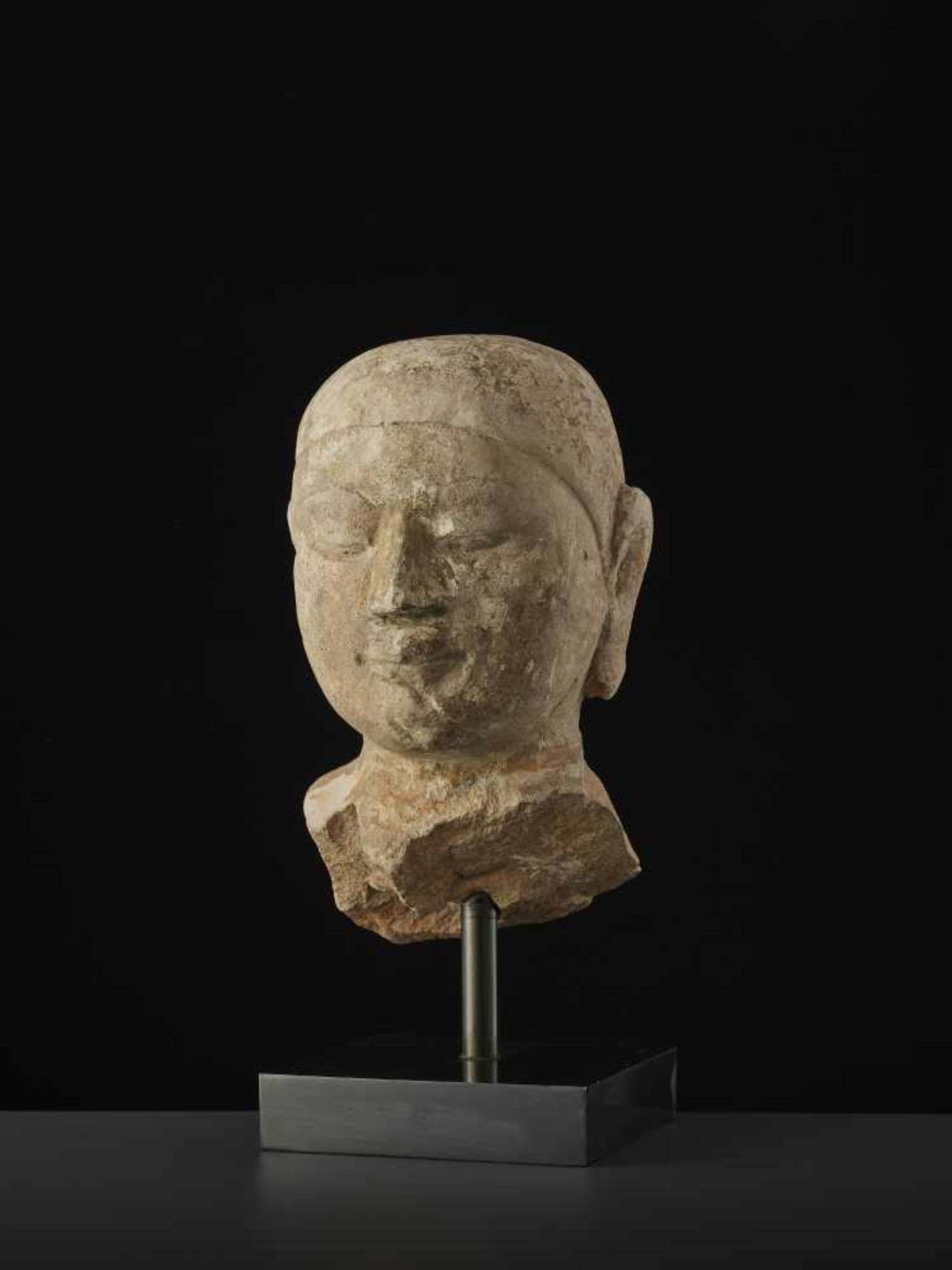 A BURMESE PAGAN SANDSTONE BUSTMyanmar, 13th - 14th century. A large and finely carved bust of a - Image 2 of 7