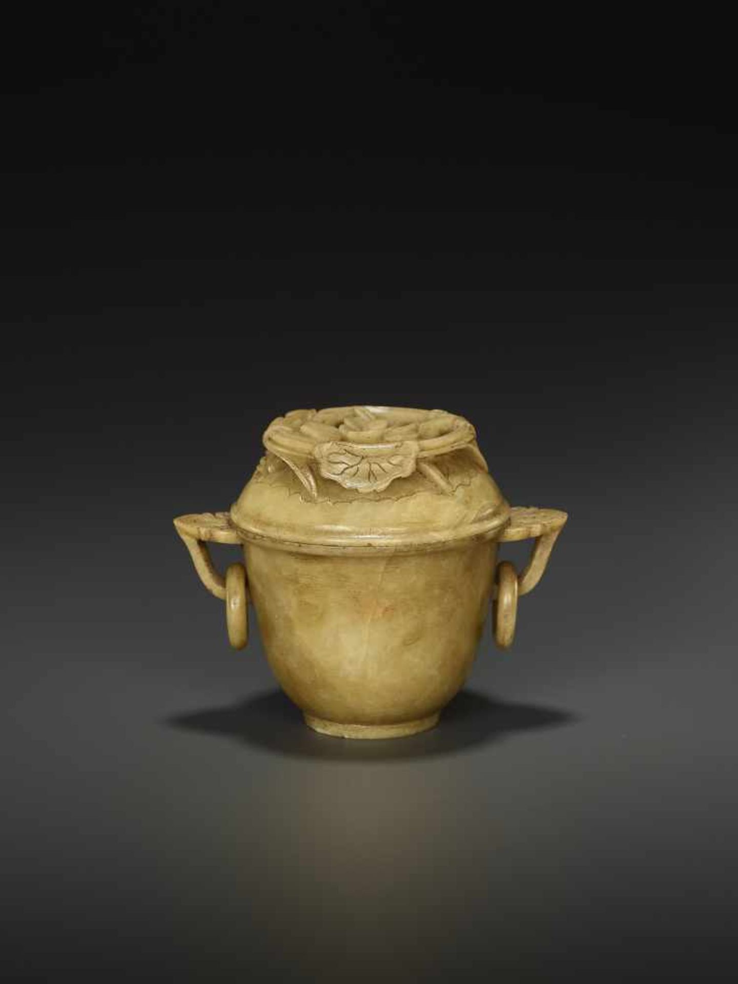 A SET OF SOAPSTONE CUPS, QINGChina, late 18th - mid-19th century. The main vessel contains five more - Bild 2 aus 7