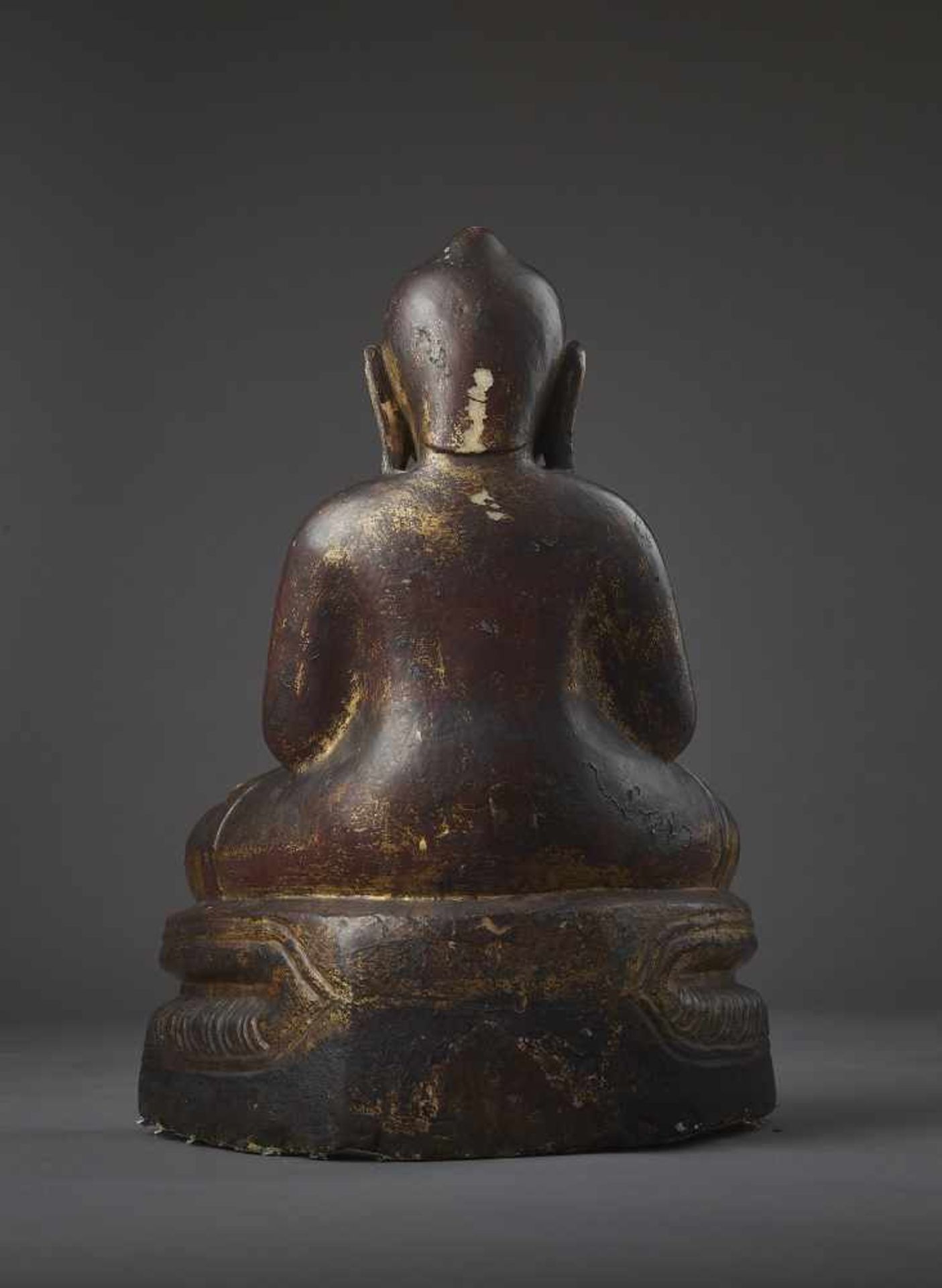 AN EARLY BURMESE MARBLE BUDDHAMyanmar, 17th - early 18th century. Shan style. Serene portrayal of - Image 4 of 6