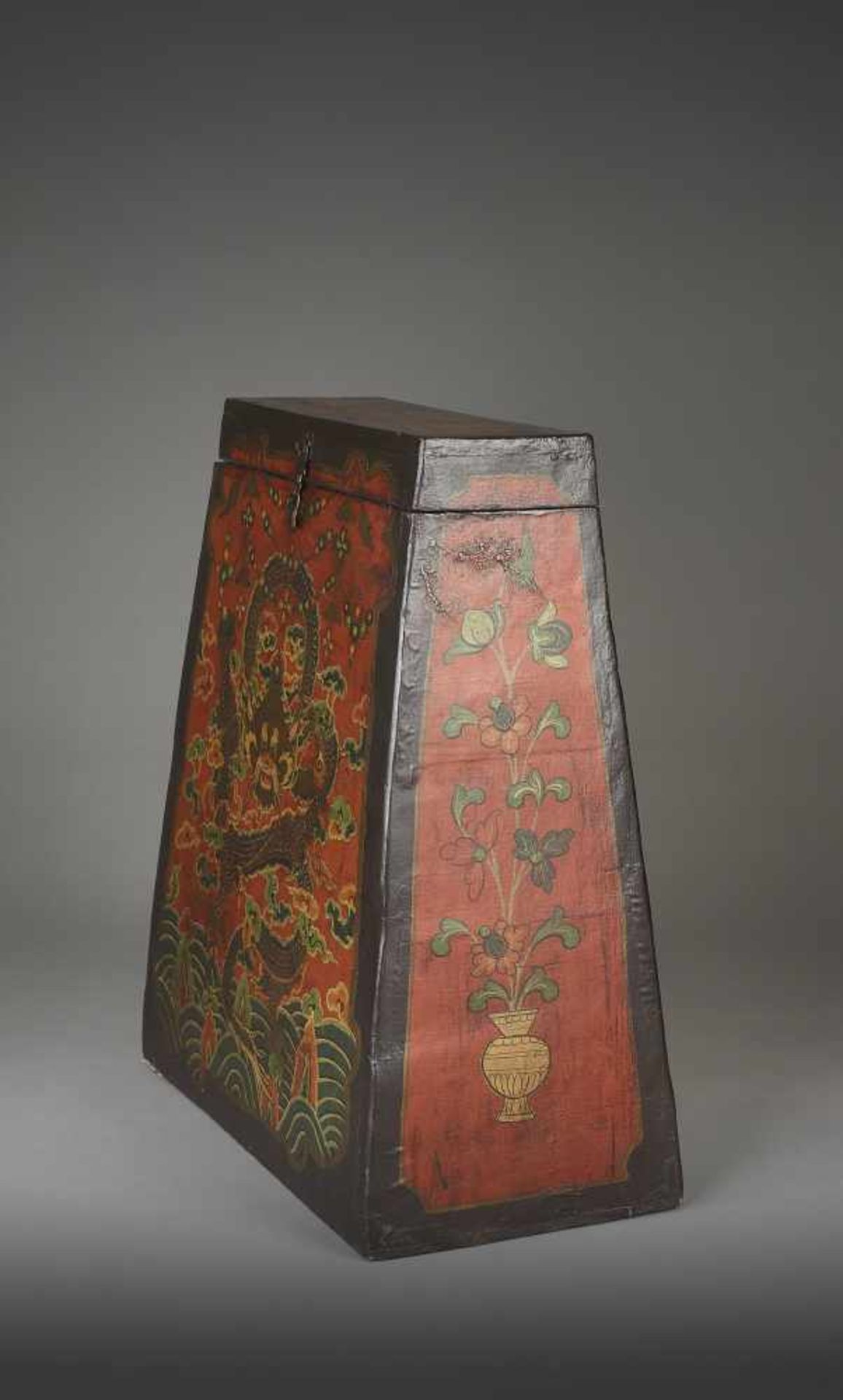 A WOOD & LACQUER SCROLL BOX, QINGChina, 19th century. Fine painting with a confronting five-clawed - Image 6 of 9