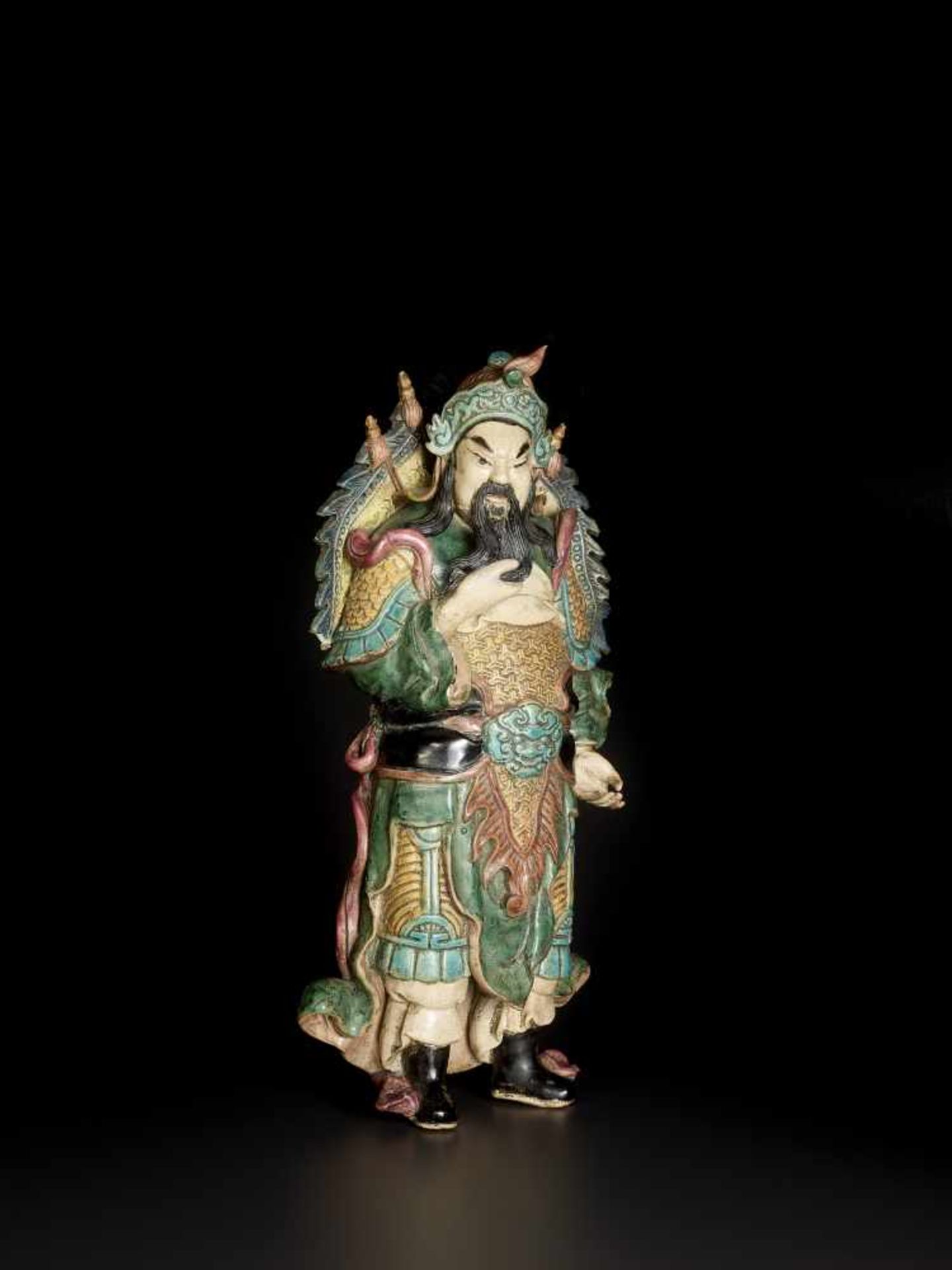 A FAHUA STATUE OF GUANDI, QINGChina, 17th-19th century. The neatly modelled figure glazed in - Image 6 of 6