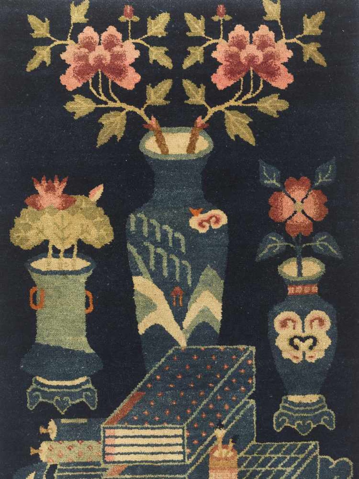A SMALL NINGXIA RUG, QINGChina, 19th century. Finely woven wool rug with a palace still life showing - Image 2 of 4