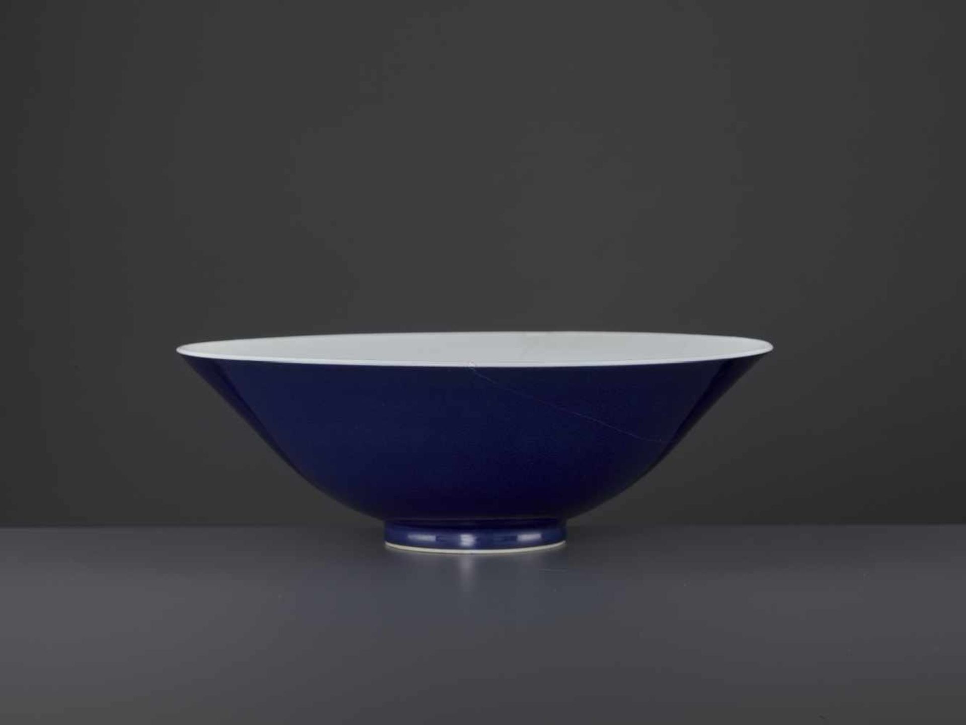 A YONGZHENG MARK & PERIOD BOWLChina, 1723-1735. The base with the six-character mark painted in - Image 3 of 10