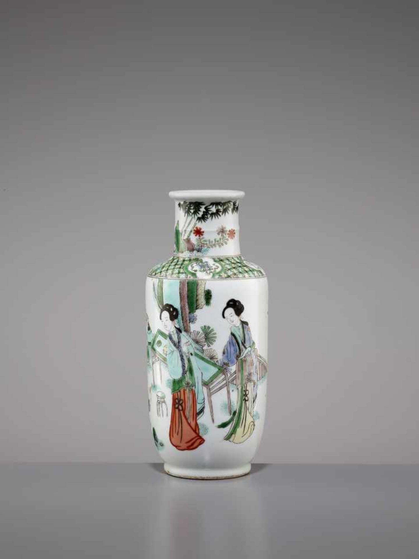 A FAMILLE VERTE VASE, QING DYNASTYChina, 18th-19th century. The bangchuiping with a bamboo-shaped