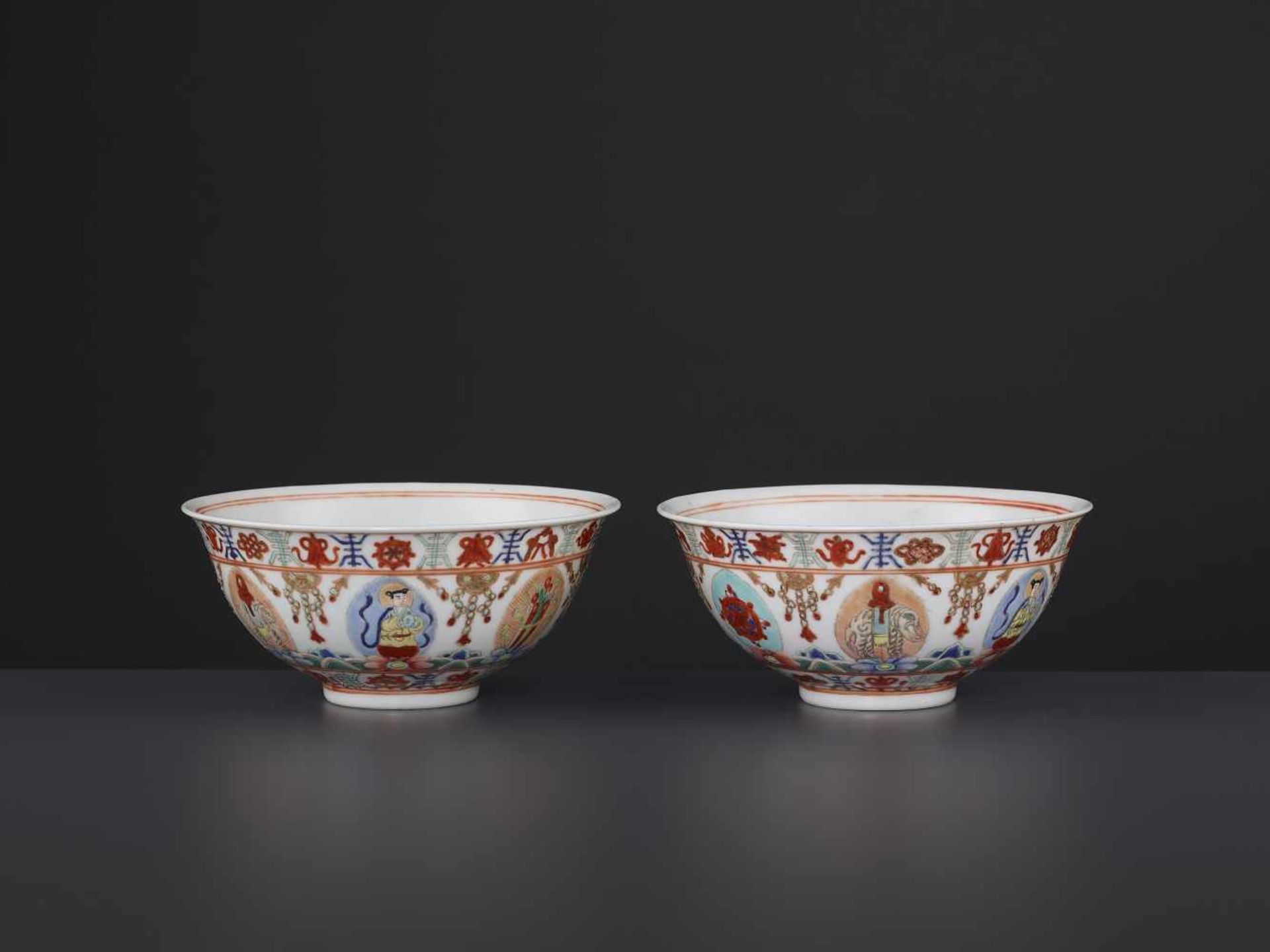 TWO BARAGON TUMED BOWLS, DAOGUANGChina, 1821-1850. The base inscribed in iron-red with a two- - Bild 3 aus 9