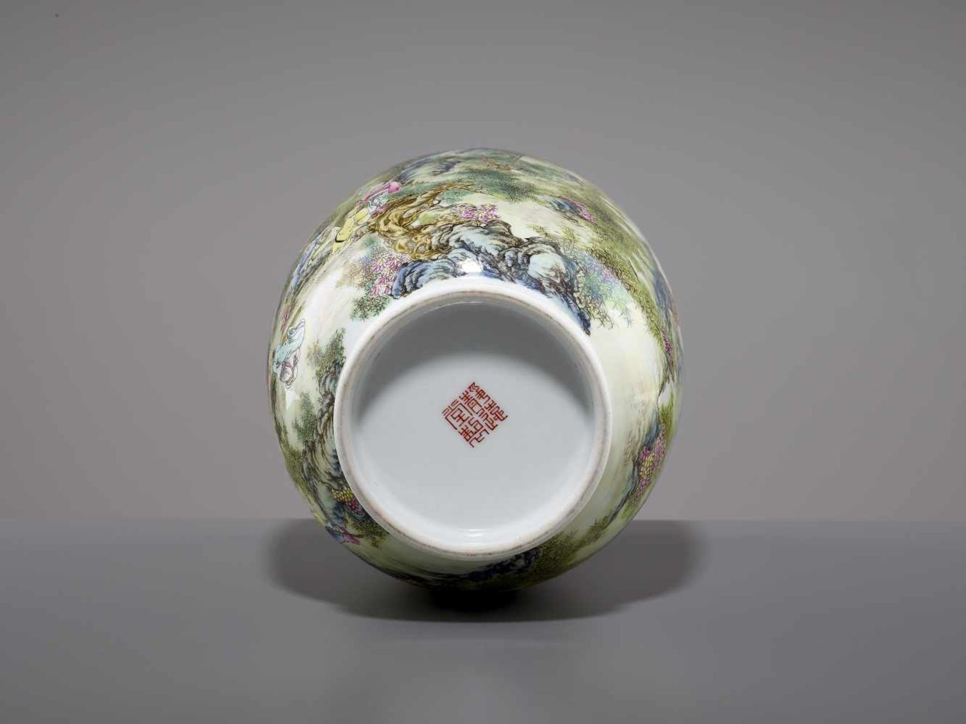 A REPUBLIC PERIOD VASE, JINGYUANTANGChina, early Republican period, around 1920. Painted in bright - Image 12 of 12