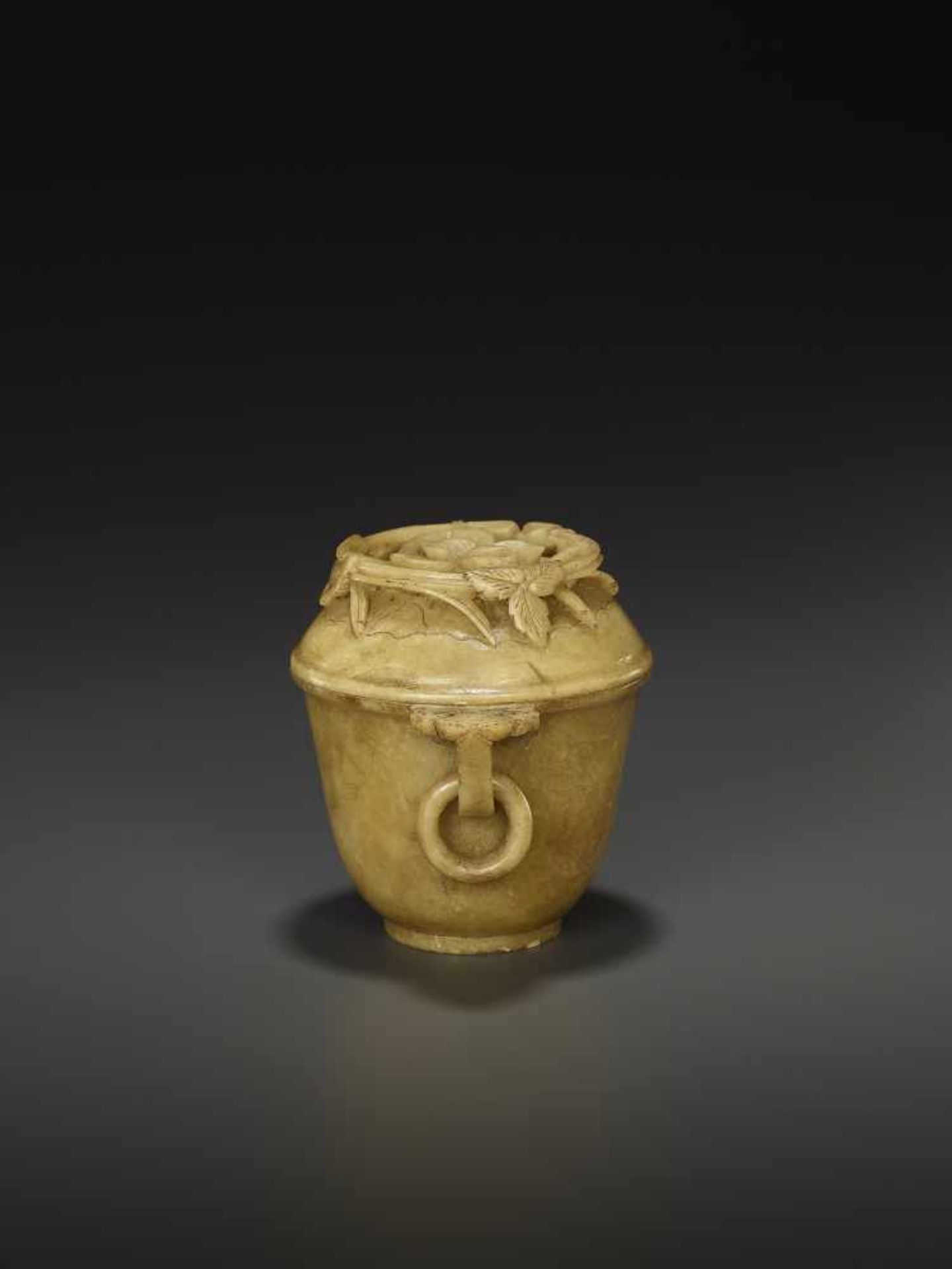 A SET OF SOAPSTONE CUPS, QINGChina, late 18th - mid-19th century. The main vessel contains five more - Bild 4 aus 7