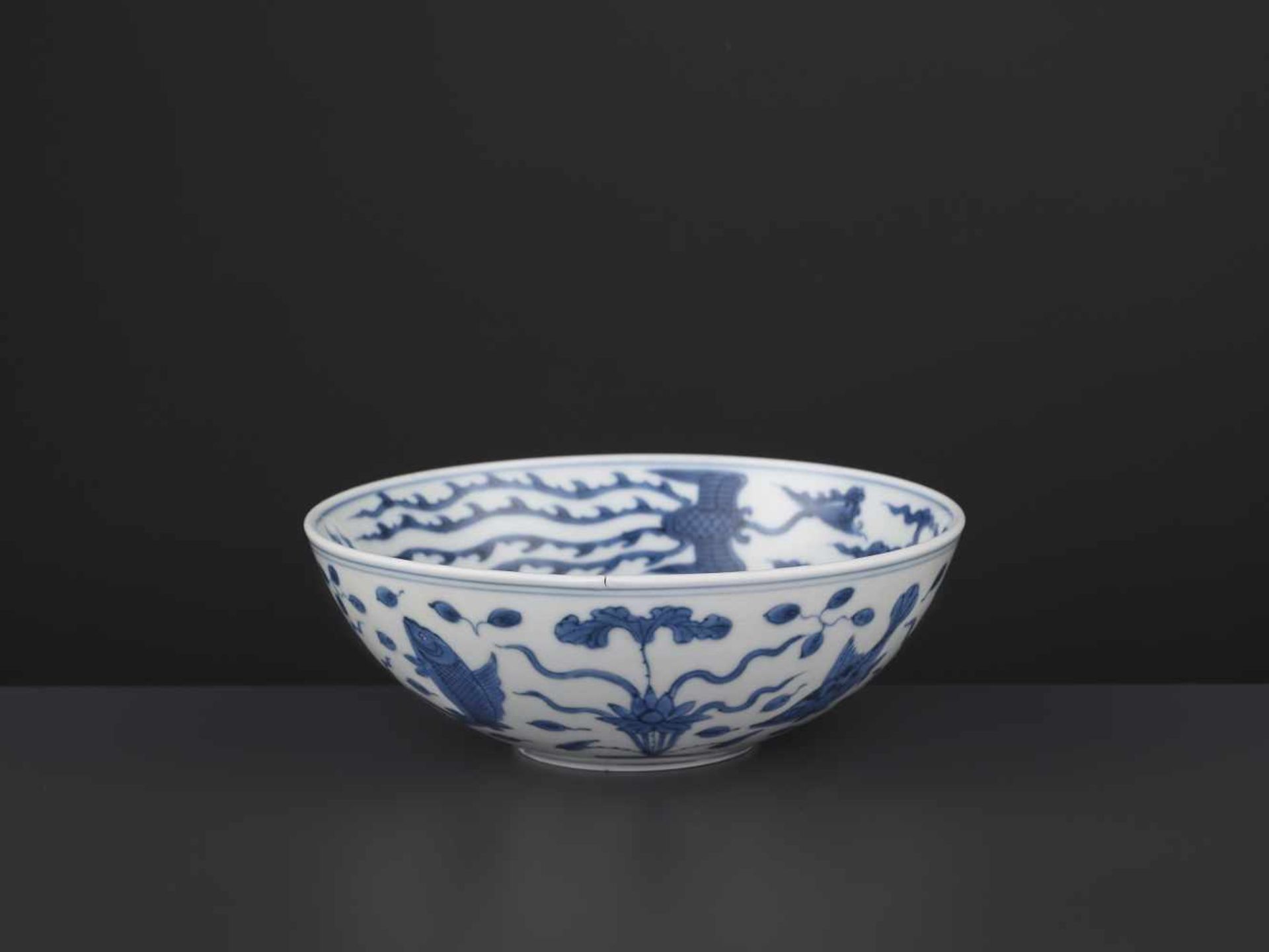 A JIAJING MARK & PERIOD ‘REBUS’ BOWL China, 1522-1566. Freely painted in shaded tones of cobalt with - Bild 10 aus 14