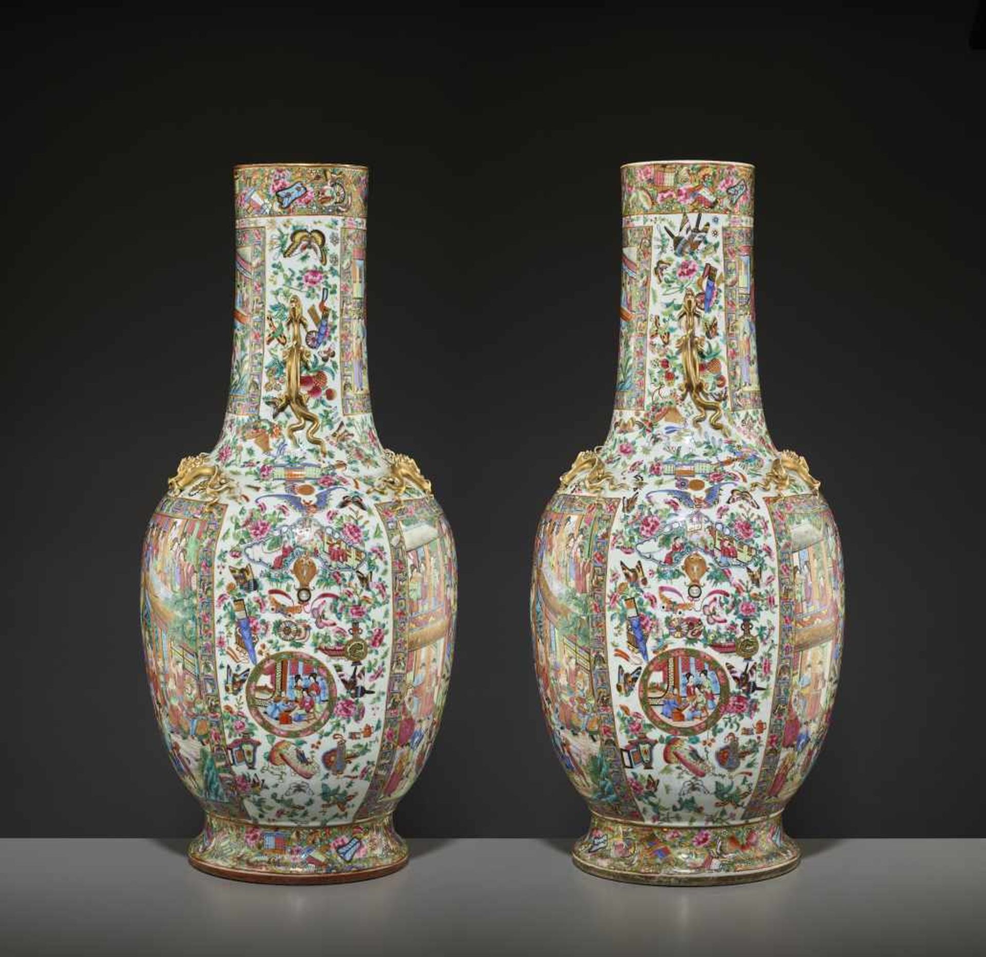 TWO LARGE WATER MARGIN VASES, 1850sChina, mid-19th century. Painted in bright enamels from the - Bild 4 aus 21