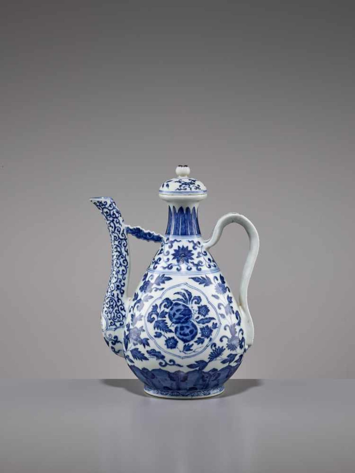 A DAOGUANG MARK & PERIOD PORCELAIN EWER China, 1821-1850. Boldly painted in graduated tones of - Bild 2 aus 11