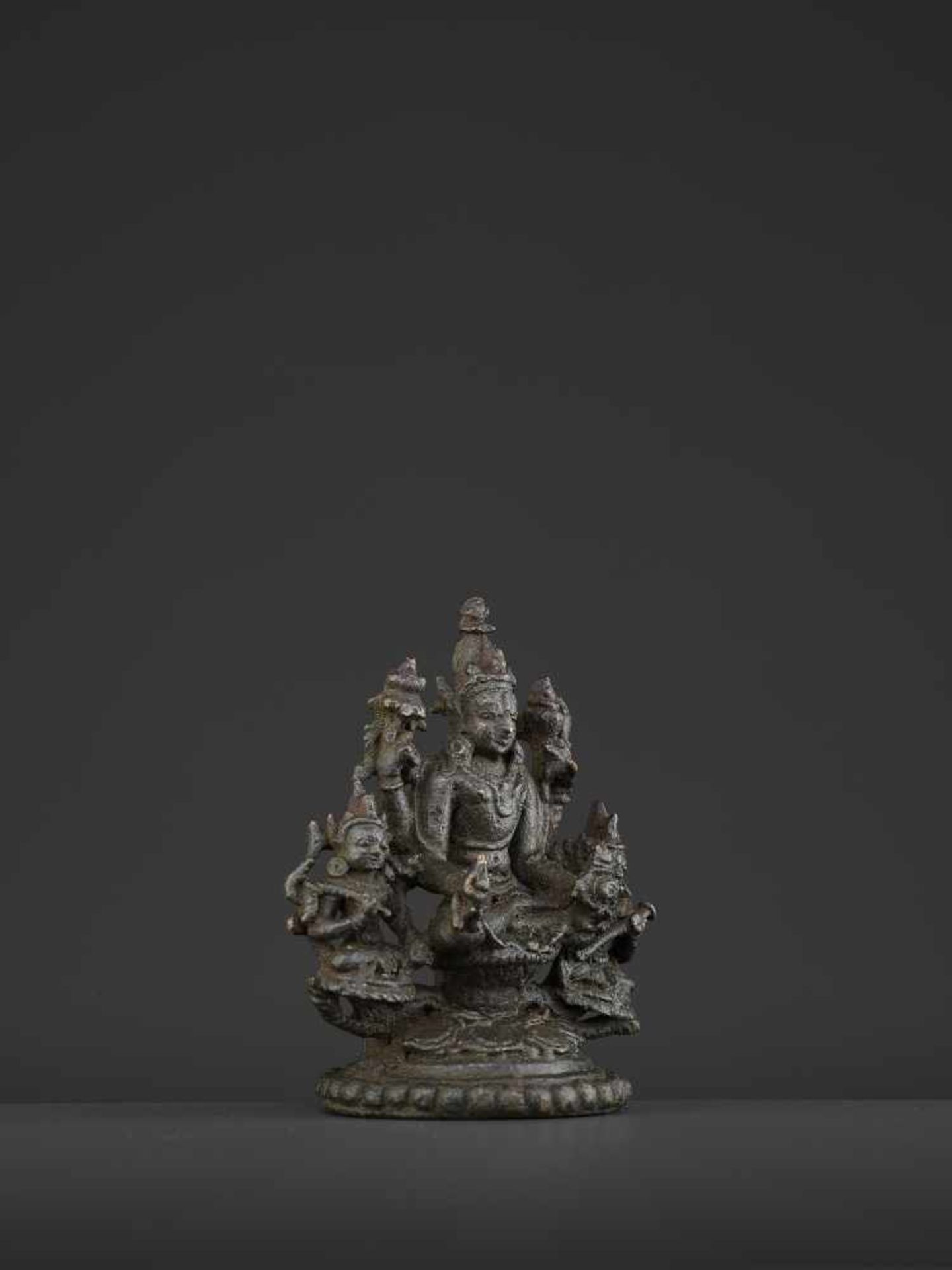 A PALA-SENA BRONZE VISHNU TRIADBangladesh, 11th - 12th century. Neatly cast and incised copper alloy - Image 7 of 9