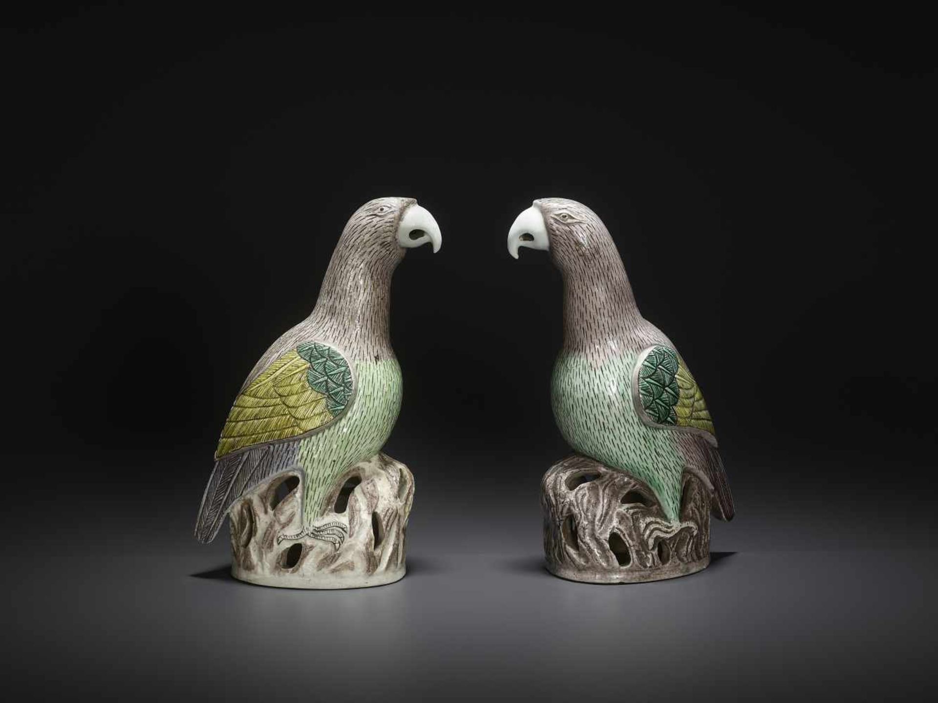 TWO KANGXI PARROTS, MINT CONDITIONChina, 1662-1722. The pair of biscuit birds painted in vivid