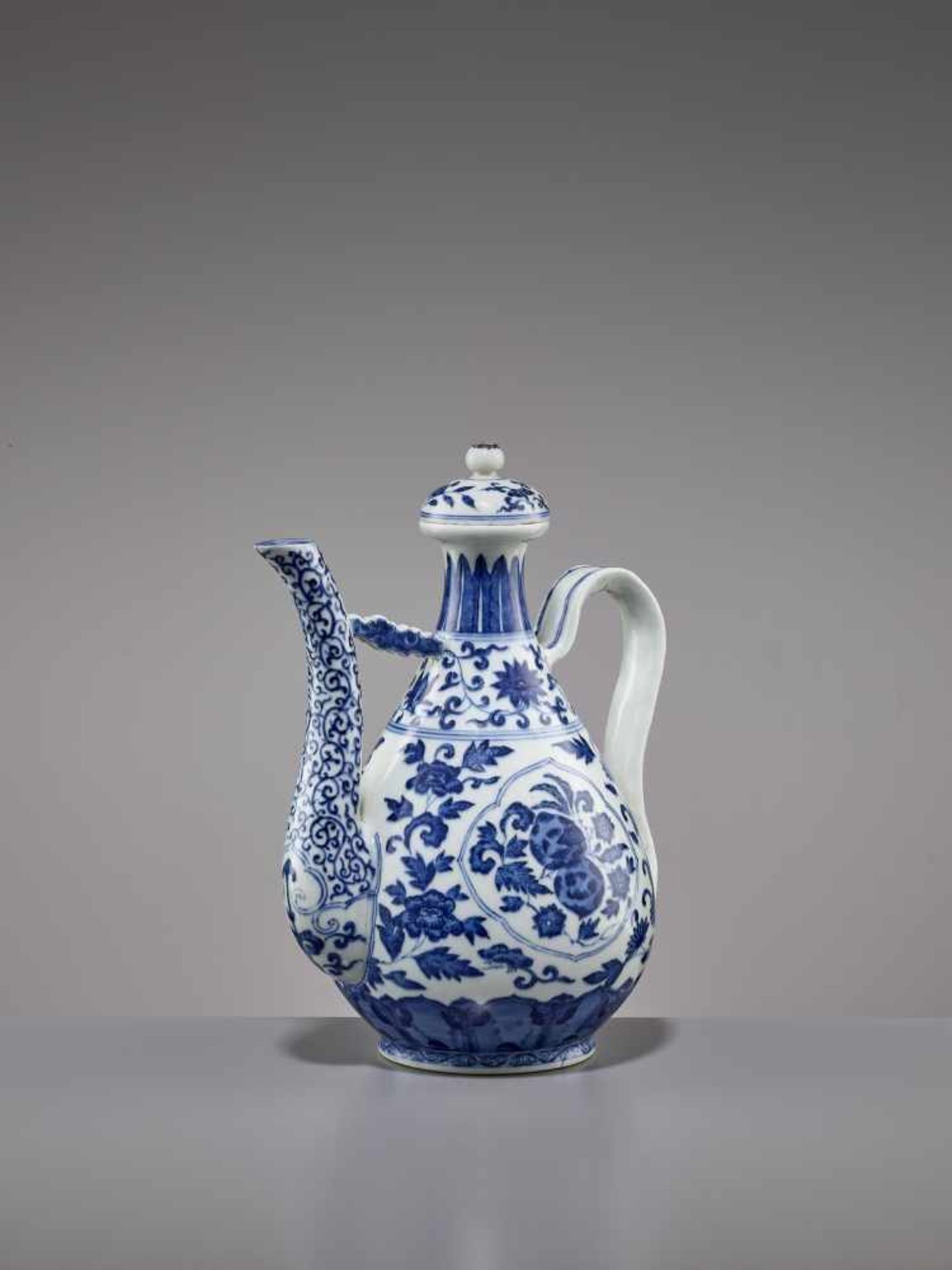 A DAOGUANG MARK & PERIOD PORCELAIN EWER China, 1821-1850. Boldly painted in graduated tones of - Bild 7 aus 11