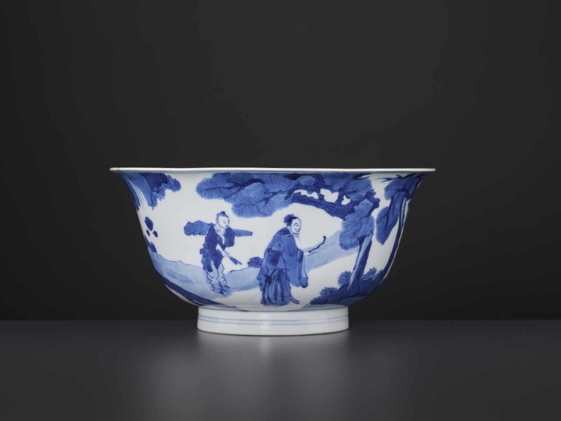A KANGXI PERIOD WEIQI PLAYER BOWLChina, 1662-1722. Skillfully painted in striking cobalt-blue with - Image 6 of 11