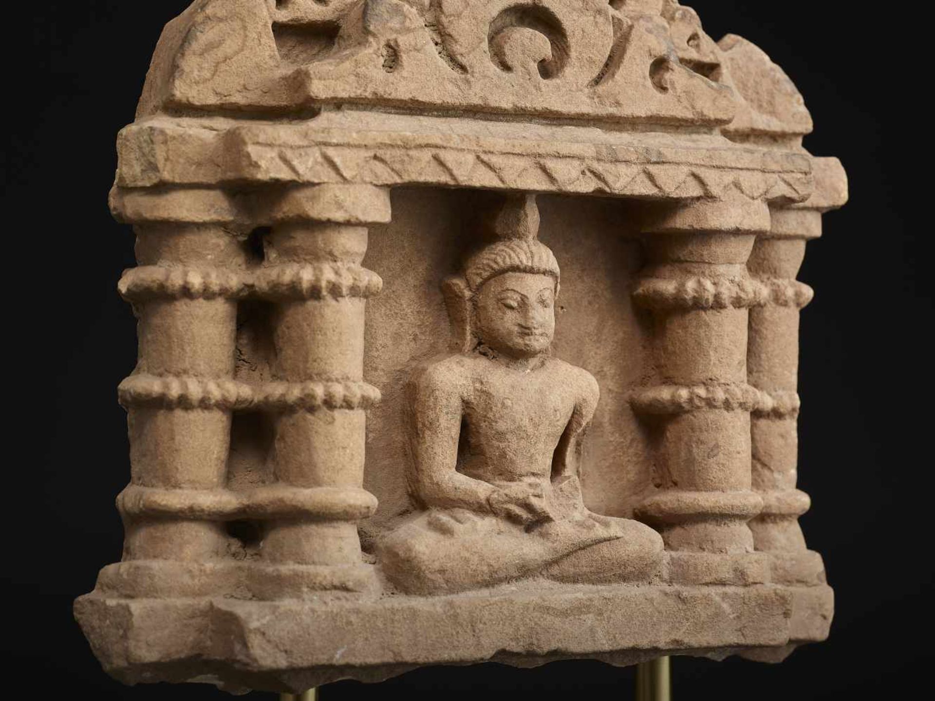 A SANDSTONE STELE OF TIRTHANKARA Central India, 13th - 15th century. Deep relief with tirthankara - Image 4 of 9