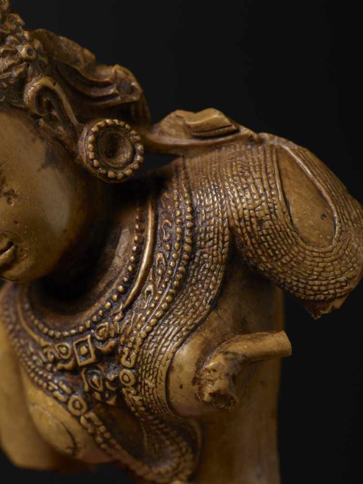A BUST OF DURGA, 8TH CENTURYExtremely rare post Gupta steatite bust, eastern India, 8th-9th century. - Image 4 of 10