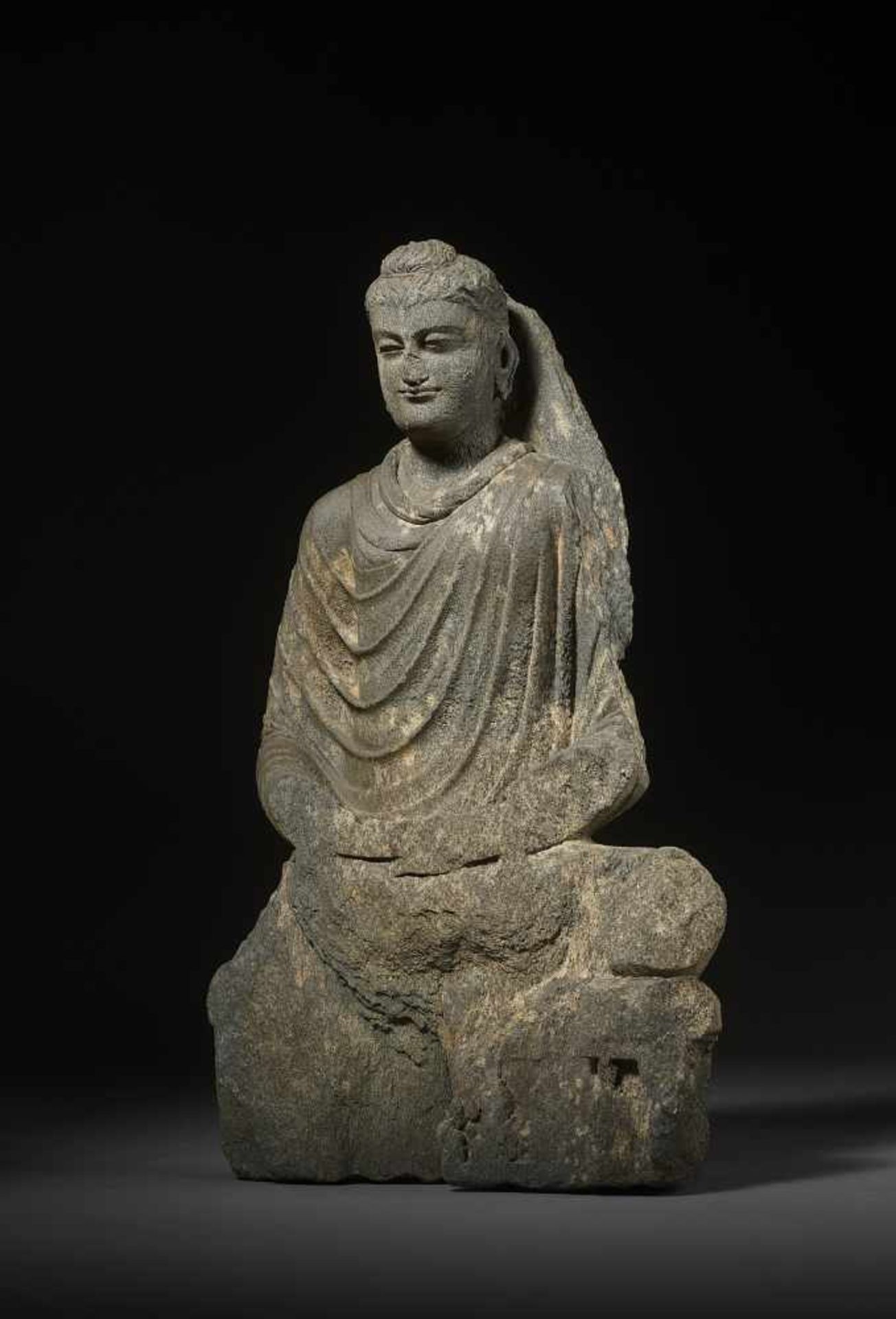 A LARGE GANDHARA BUDDHA STATUEAncient region of Gandhara, Kushan period, 2nd/3rd Century. - Image 2 of 9