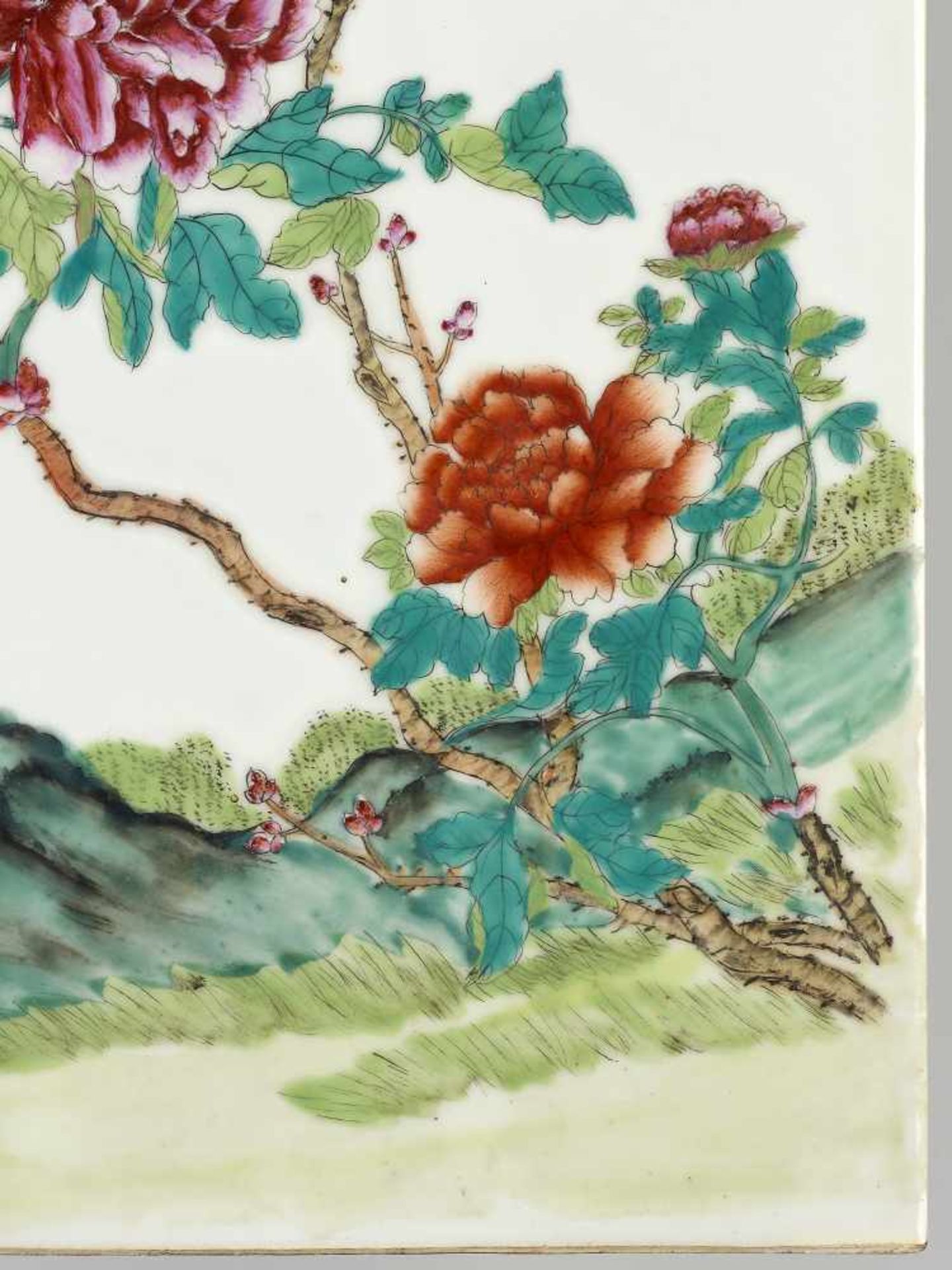 A SPRING PLAQUE, PORCELAIN, 1903 China, cyclical dating guimao (1903). Painted in vivid Famille Rose - Image 5 of 6