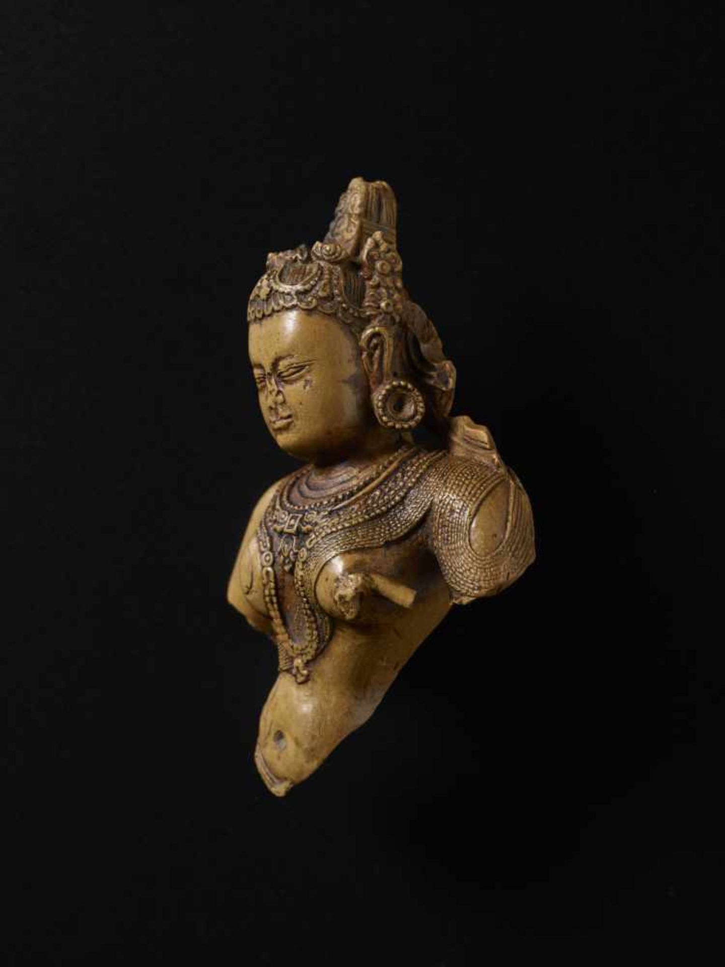 A BUST OF DURGA, 8TH CENTURYExtremely rare post Gupta steatite bust, eastern India, 8th-9th century. - Image 3 of 10