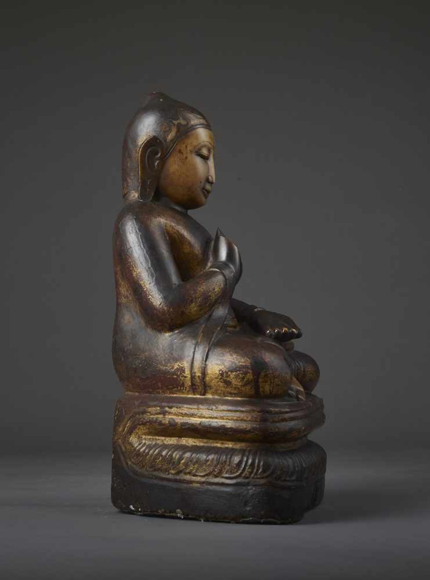 AN EARLY BURMESE MARBLE BUDDHAMyanmar, 17th - early 18th century. Shan style. Serene portrayal of - Image 5 of 6