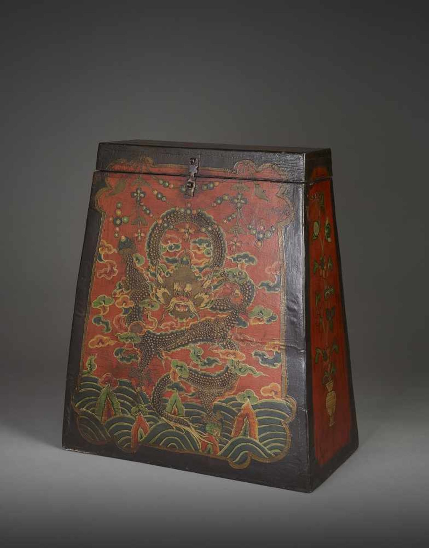 A WOOD & LACQUER SCROLL BOX, QINGChina, 19th century. Fine painting with a confronting five-clawed - Image 4 of 9