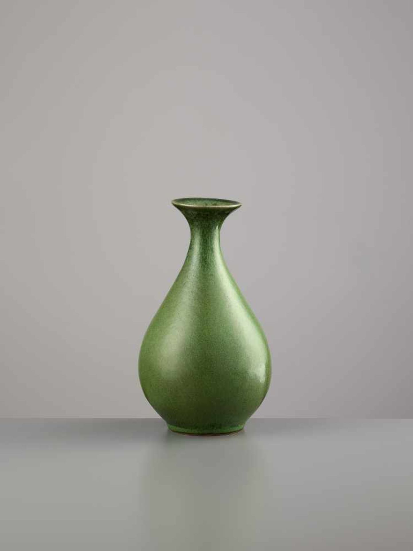 A YUHUCHUN PING, 18TH CENTURYChina, 1700-1800. The pear-shaped vase is covered by an elegant, - Image 4 of 6