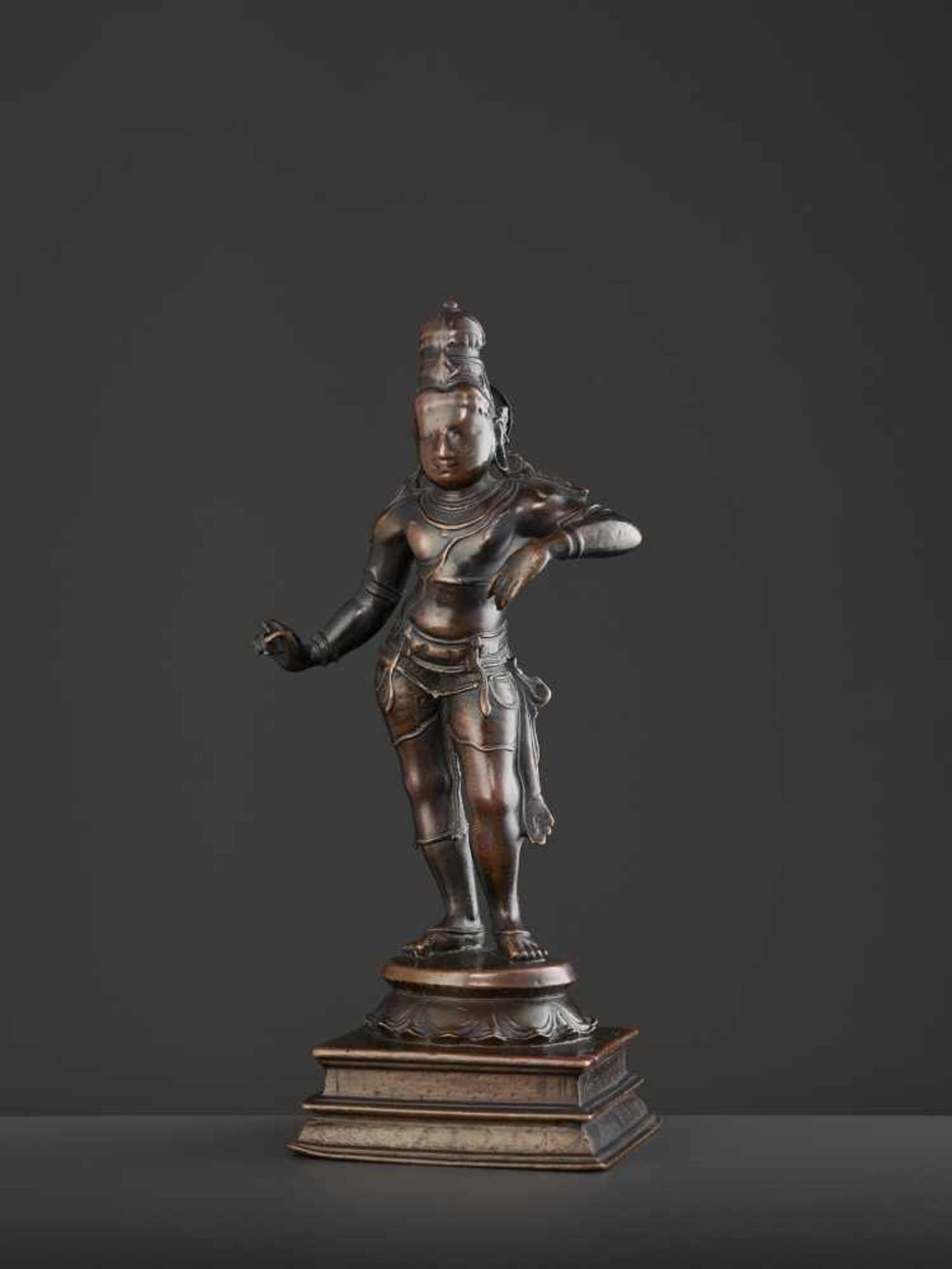 A TRIBANGHA KRISHNA BRONZE 16TH Southern India, Tamil Nadu, 16th-17th century. The masterfully - Image 3 of 11