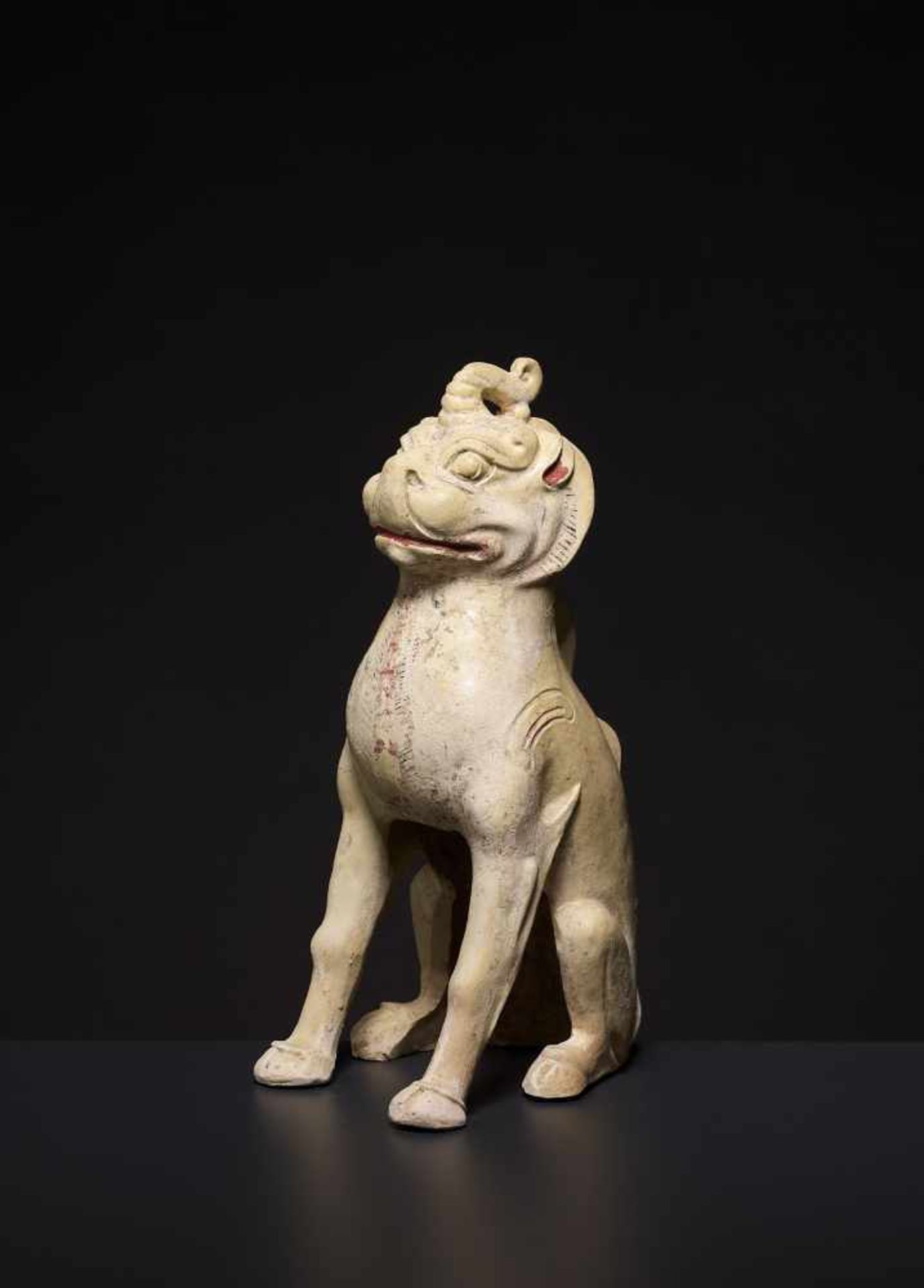 A GLAZED CERAMIC UNICORN, TANG China, 618-907. The pottery statue neatly modelled with the unicorn - Bild 5 aus 9