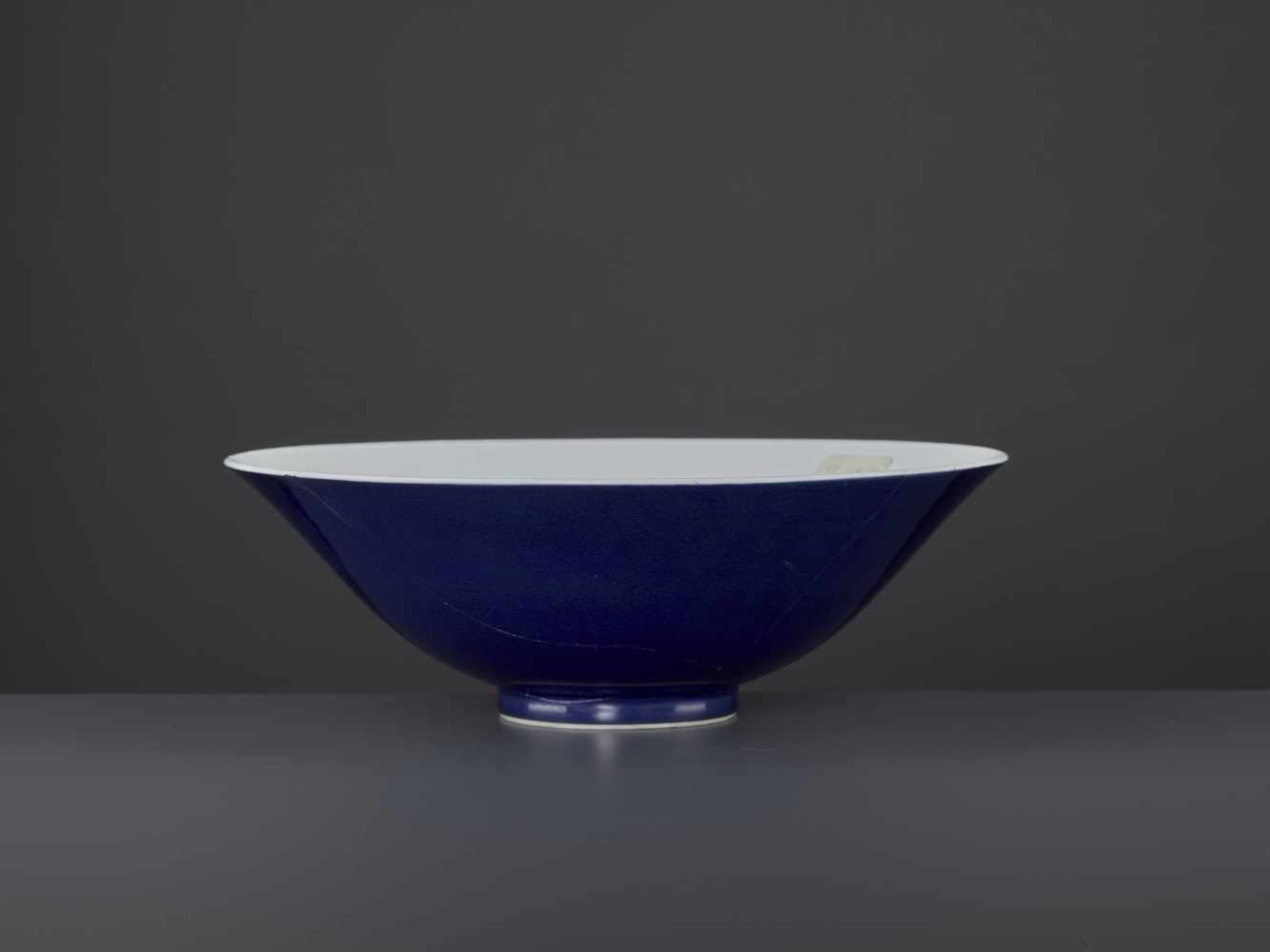 A YONGZHENG MARK & PERIOD BOWLChina, 1723-1735. The base with the six-character mark painted in - Image 10 of 10