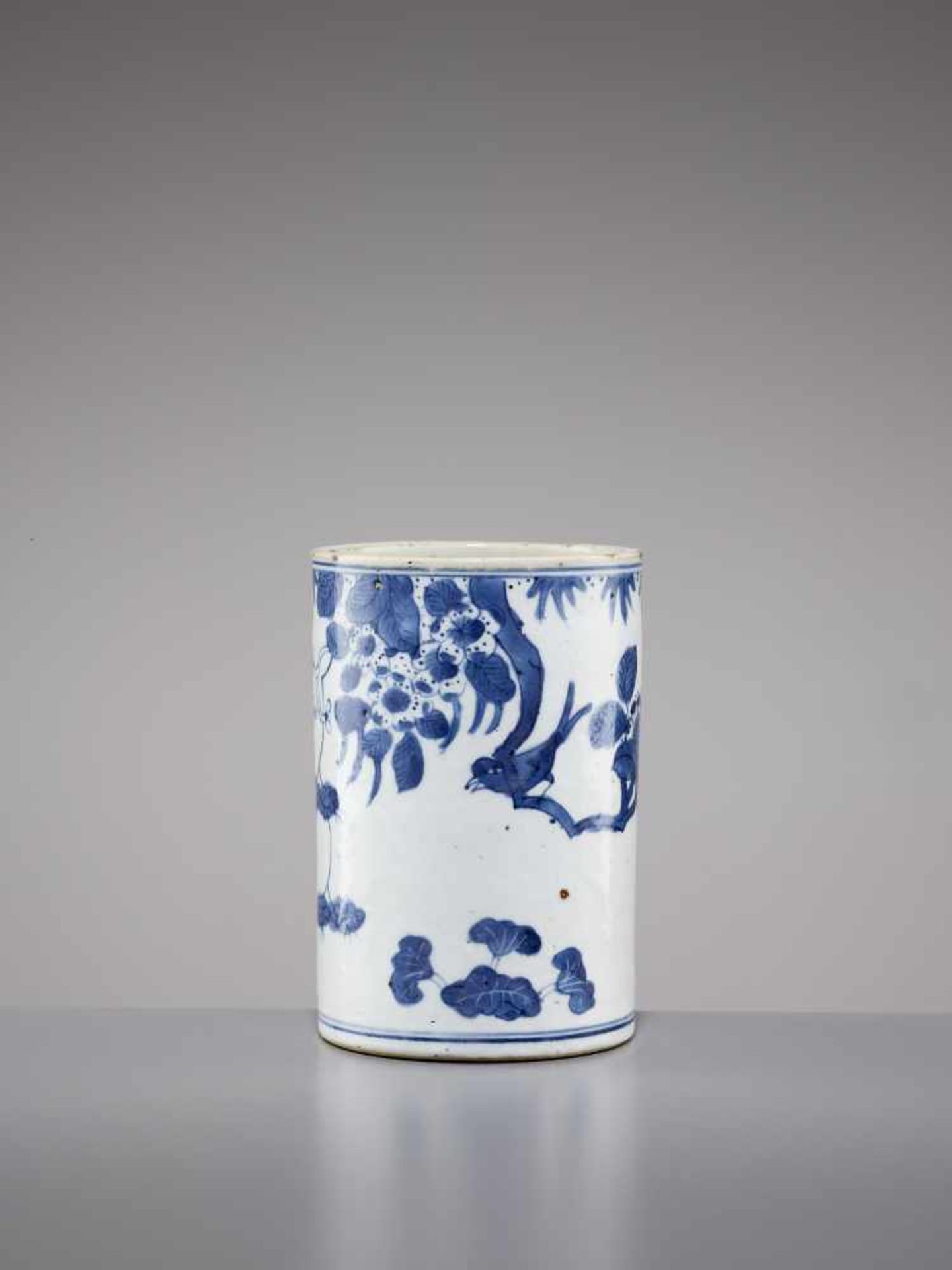 A TRANSITIONAL BLUE & WHITE BITONGChina, mid 17th century. The massively potted brush pot delicately