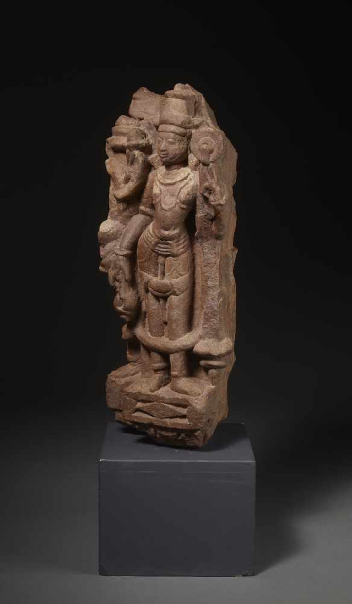 A RARE PILLAR WITH VISHNU AND LAKSHMIIndia, Rajasthan or Madhya Pradesh, 11th-12th century. The - Image 3 of 9