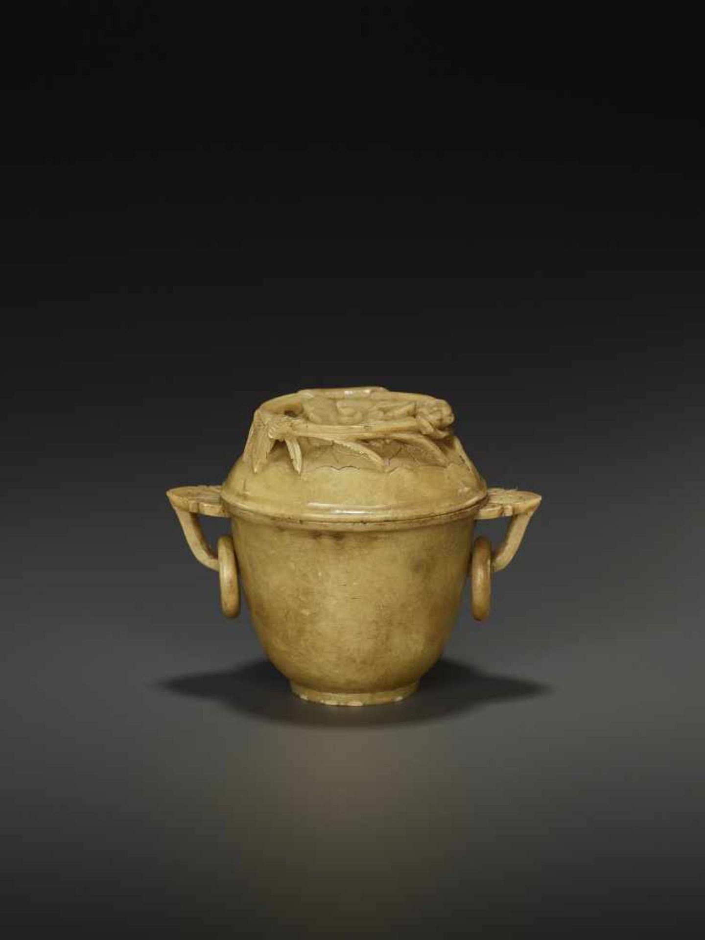 A SET OF SOAPSTONE CUPS, QINGChina, late 18th - mid-19th century. The main vessel contains five more - Bild 5 aus 7