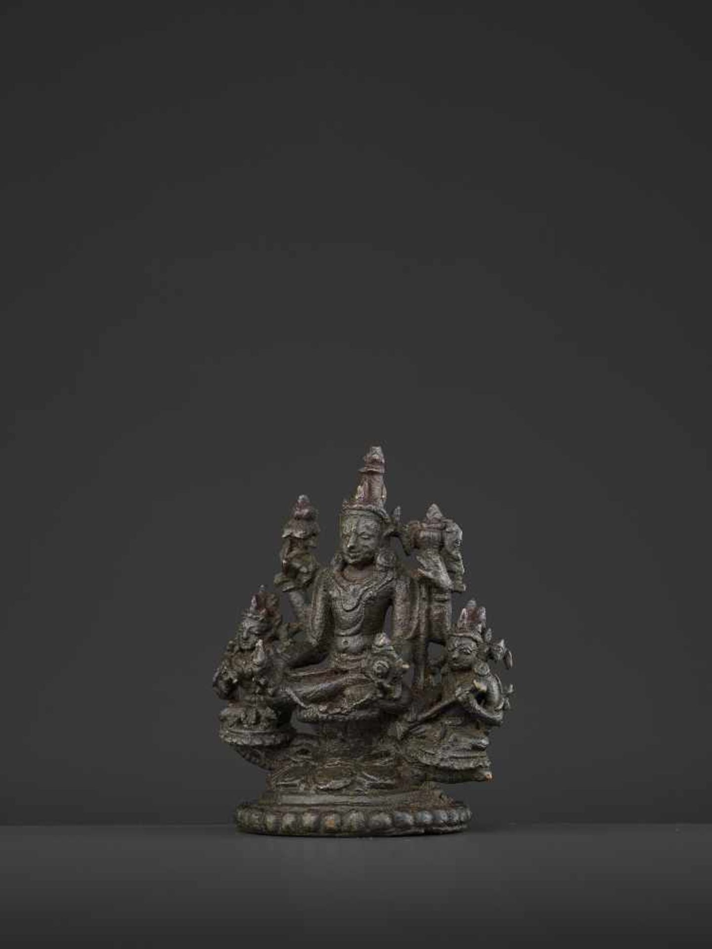 A PALA-SENA BRONZE VISHNU TRIADBangladesh, 11th - 12th century. Neatly cast and incised copper alloy - Image 2 of 9