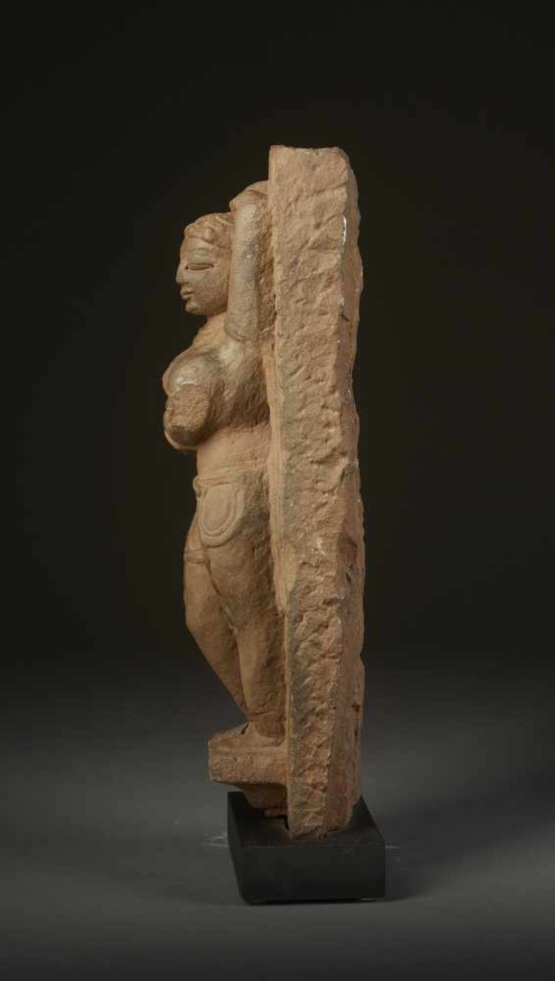 A SANDSTONE YAKSHINI 10th CENTURYCentral India, 10th - 11th century. The pillar fragment carved in - Image 5 of 10