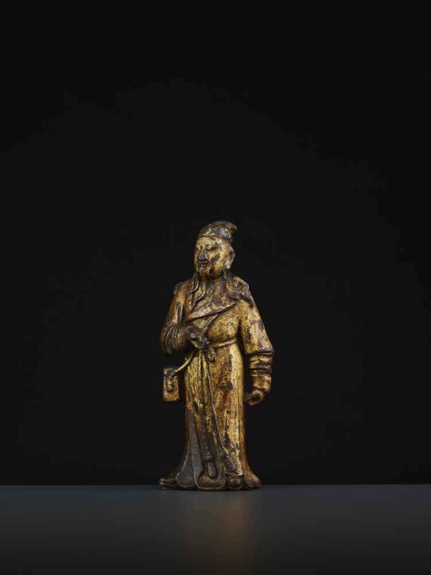 A MING DAOIST IMMORTAL BRONZEChina 16th - 17th century. The bronze with a rich gold lacquer coating. - Image 3 of 10