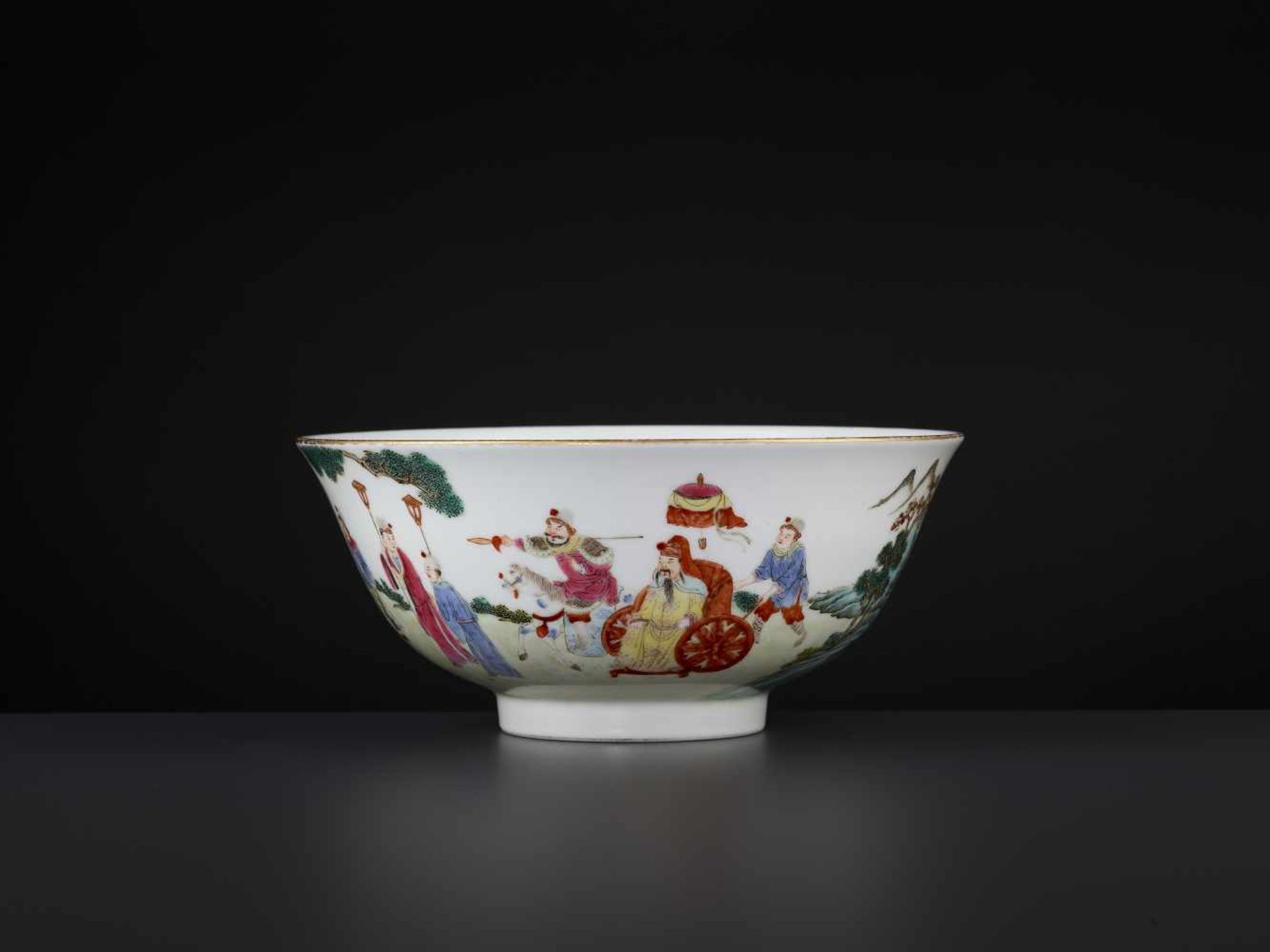 A PORCELAIN BOWL, REPUBLIC PERIODChina, 1900-1940. Painted in multi-colored enamels and gold