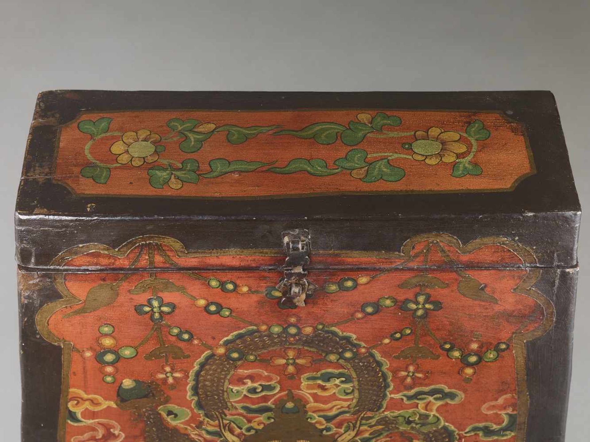 A WOOD & LACQUER SCROLL BOX, QINGChina, 19th century. Fine painting with a confronting five-clawed - Image 7 of 9