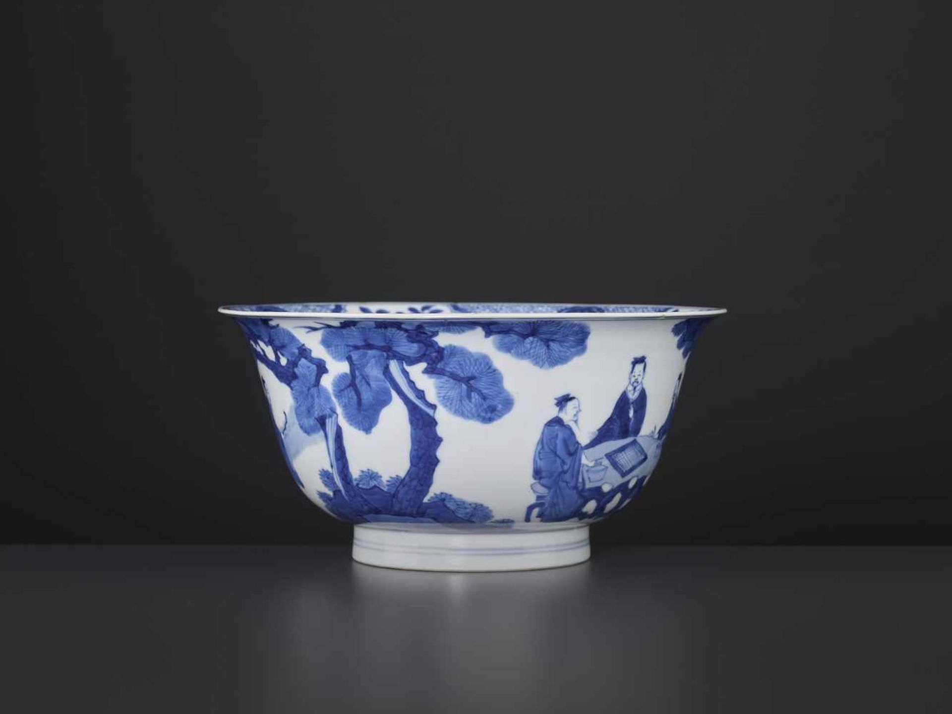 A KANGXI PERIOD WEIQI PLAYER BOWLChina, 1662-1722. Skillfully painted in striking cobalt-blue with - Image 3 of 11