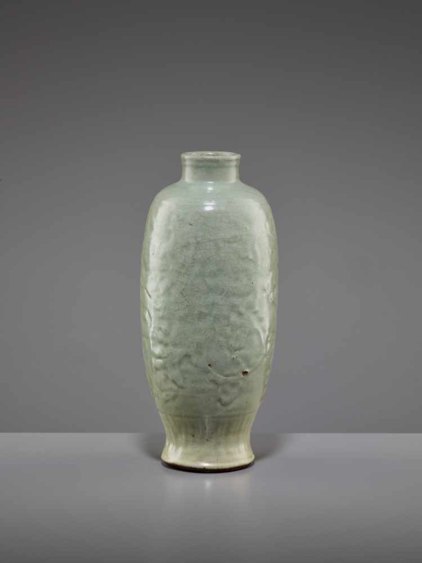 A LONQUAN CELADON VASE, MINGChina, 15th-16th century. The massively potted vessel with a vitreous, - Image 5 of 8